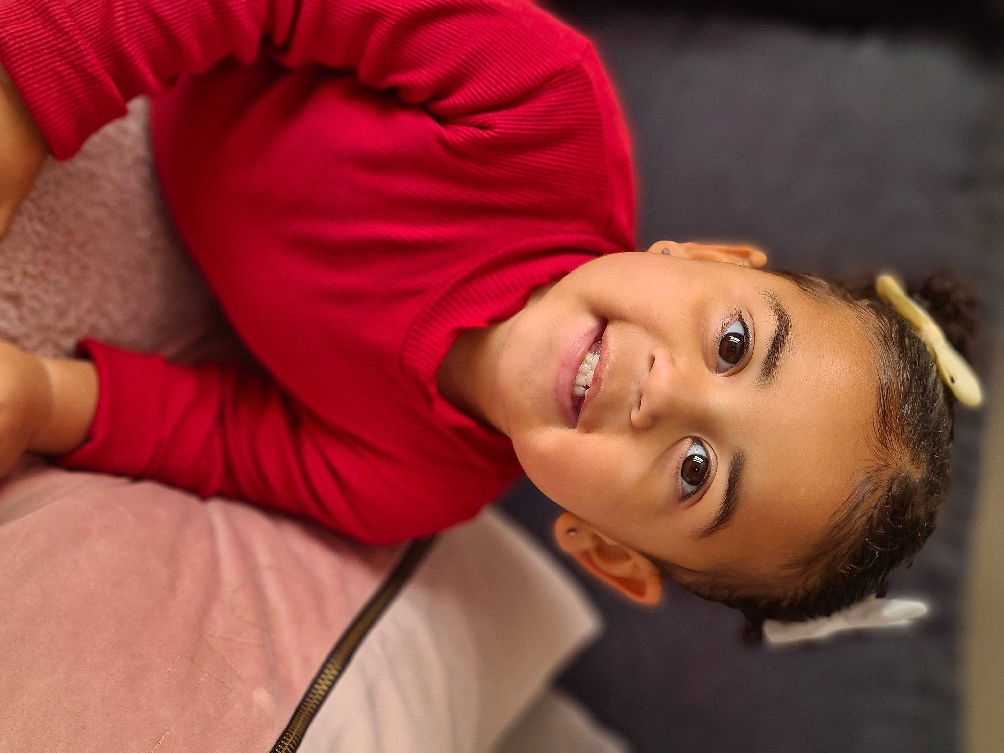 Juliana a rejoint le concours — aidez-le/la à gagner de superbes lots ! child, chin, comfort, elbow, event, eyebrow, eyelash, flash_photography, formal_wear, fun, happy, human_body, joint, joy, lip, nose, person, portrait_photography, skin, sleeve