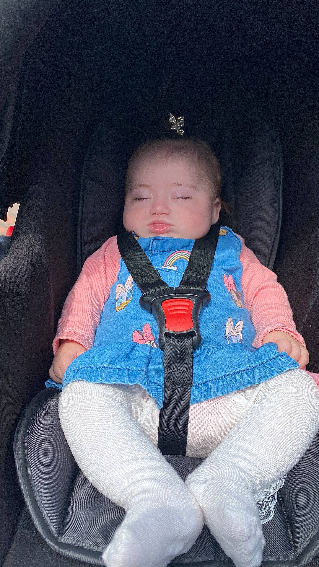 Amalia Martinica is registered to the contest to win money with this photo: auto_part, baby, baby_carriage, baby_products, baby_toddler_clothing, car_seat, car_seat_cover, cheek, child, comfort, cool, electric_blue, head_restraint, lap, mouth, person, seat_belt, sitting, thigh, toddler