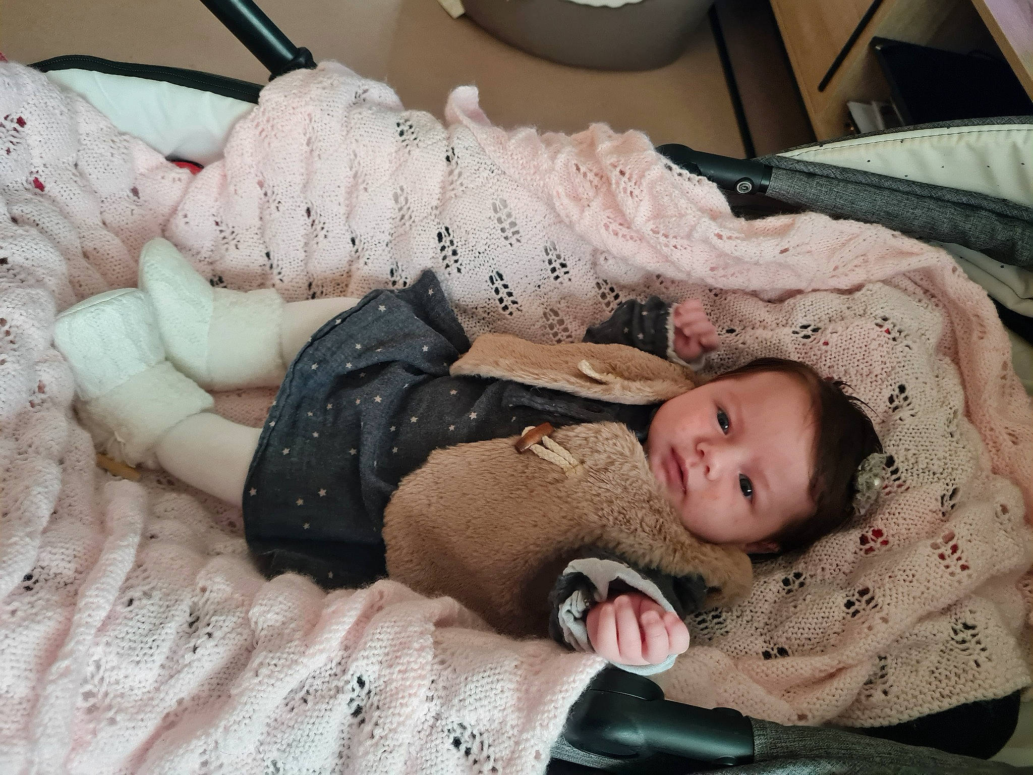 Lana a rejoint le concours — aidez-le/la à gagner de superbes lots ! baby, baby_products, baby_safety, baby_sleeping, baby_toddler_clothing, bedtime, cheek, child, comfort, computer_keyboard, linens, nap, pattern, person, photography, room, sitting, skin, sleep, toddler