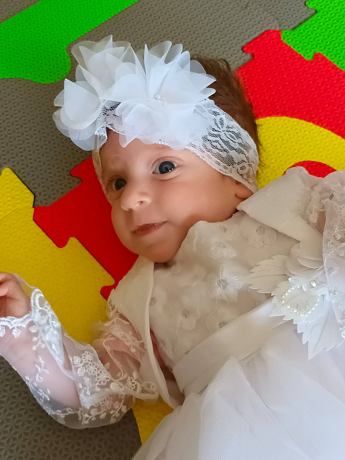 Maëly a rejoint le concours — aidez-le/la à gagner de superbes lots ! baby, baby_toddler_clothing, beauty, bridal_accessory, child, costume, costume_hat, embellishment, event, fashion_accessory, fun, hair_accessory, hairstyle, happy, headband, headgear, headpiece, headwear, peach, person