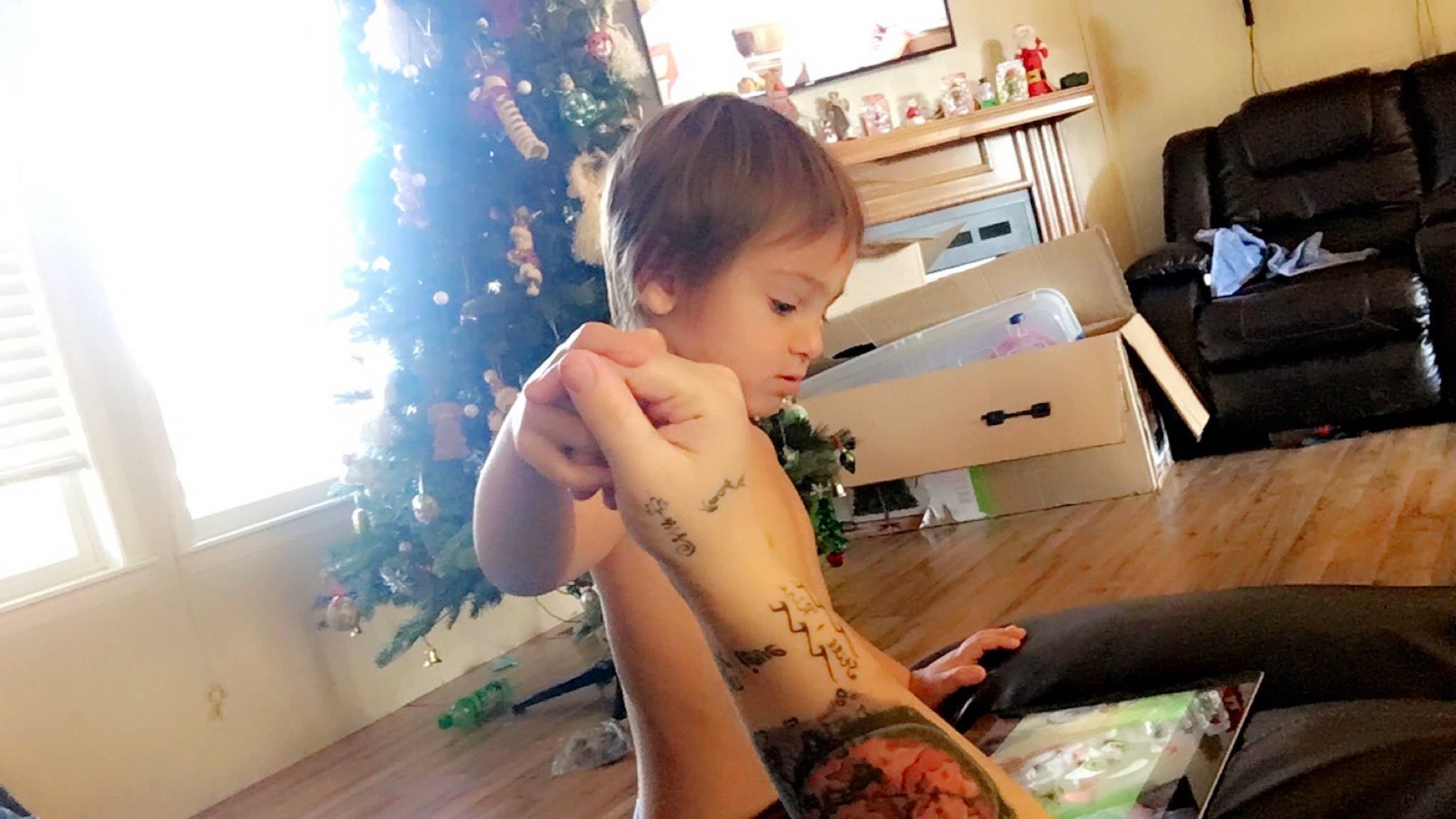 Karter is registered to the contest to win money with this photo: arm, child, flesh, human_body, leg, muscle, neck, person, play, skin, tattoo, temporary_tattoo, toddler