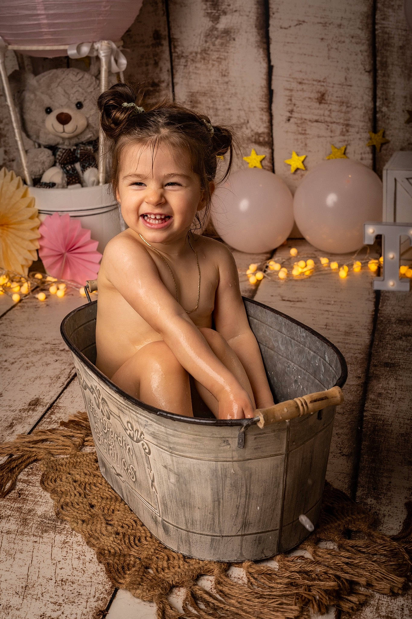 Louise participe au concours pour gagner de l'argent avec cette photo : art, baby, barechested, bathing, chest, child, flash_photography, flesh, fun, happy, human, leisure, person, room, sitting, smile, still_life_photography, stock_photography, toddler, vintage_clothing
