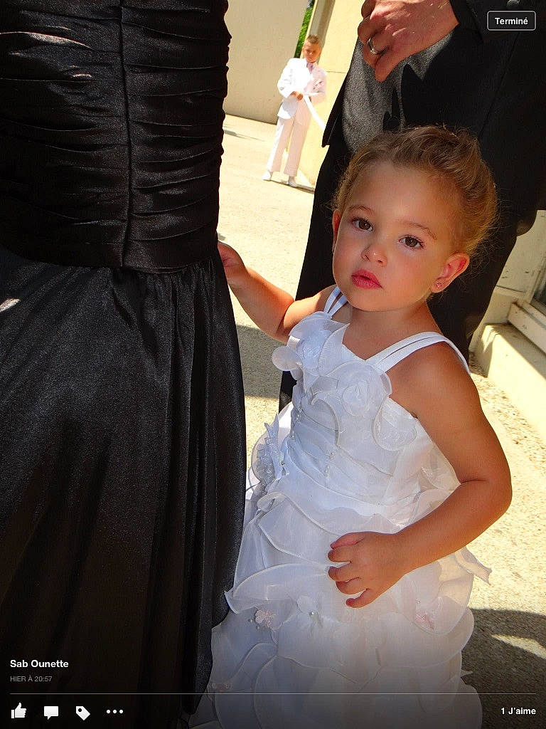 Mya participe au concours pour gagner de l'argent avec cette photo : baby, beauty, blurred, bridal_accessory, bridal_clothing, bridal_party_dress, bride, ceremony, child, dress, formal_wear, gown, hairstyle, happy, person, photograph, photography, shoulder, skin, smile