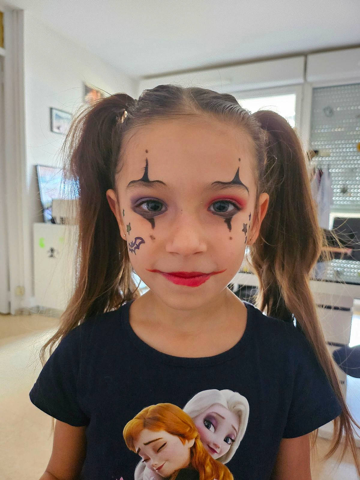 Nessa a rejoint le concours — aidez-le/la à gagner de superbes lots ! bangs, blond, brown_hair, cheek, child, doll, ear, eyelash, fashion_design, fun, happy, iris, joy, lip, long_hair, makeover, person, skin, sleeve, t_shirt