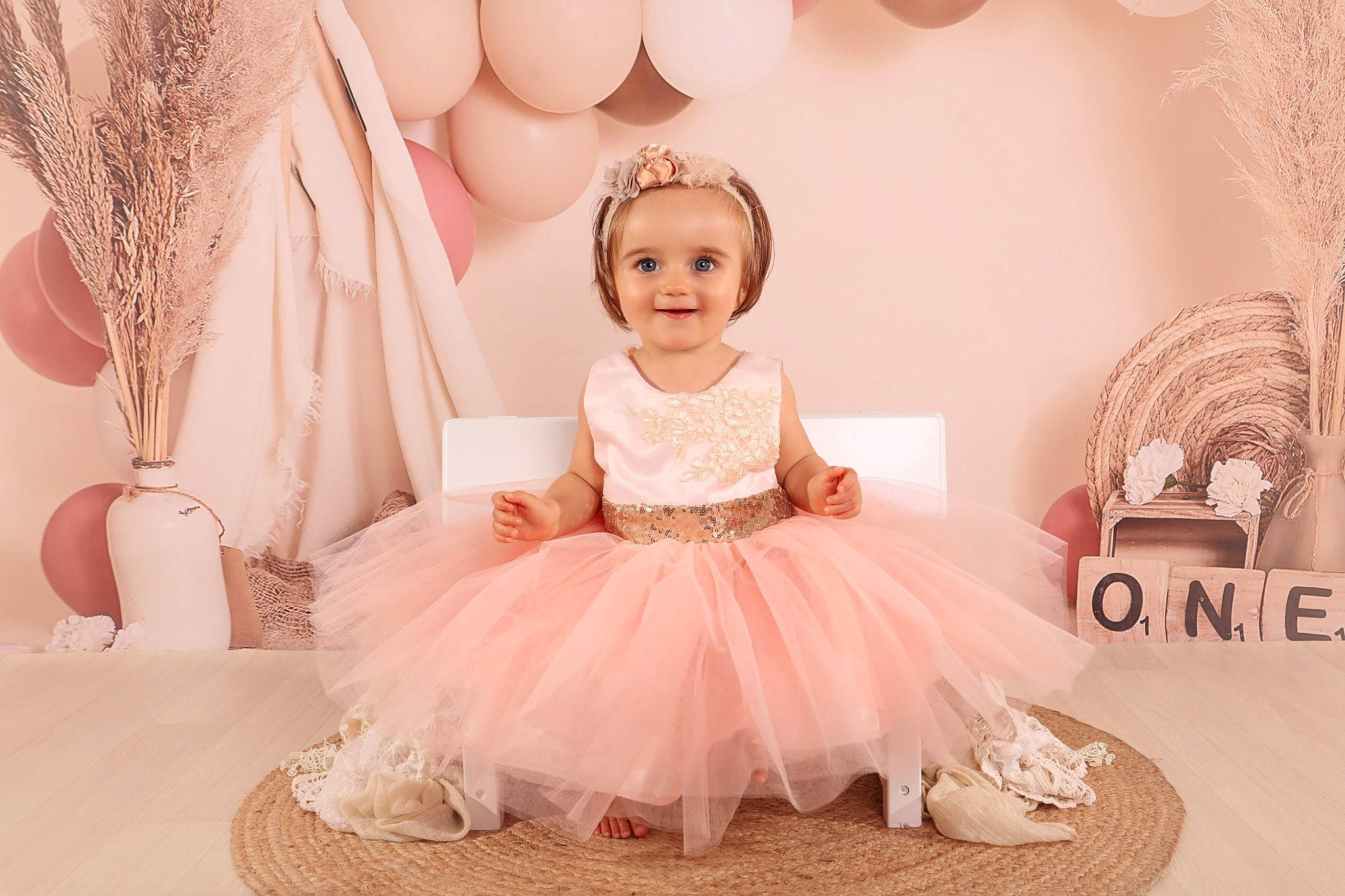 Zoe a rejoint le concours — aidez-le/la à gagner de superbes lots ! baby_toddler_clothing, ballet_tutu, bridal_accessory, child, dress, embellishment, flash_photography, formal_wear, gown, happy, headpiece, joy, peach, person, pink, product, ruffle, sleeve, smile, toddler