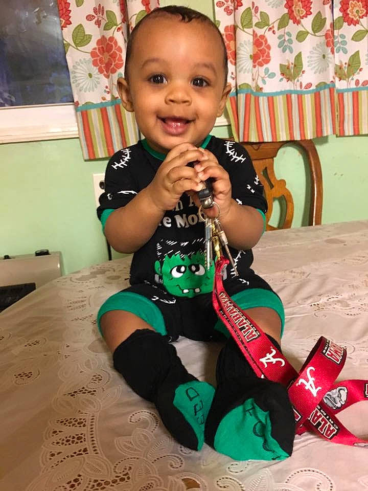 Adrien is registered to the contest to win money with this photo: child, christmas, day, fun, girl, holiday, person, play, product, skin, toddler