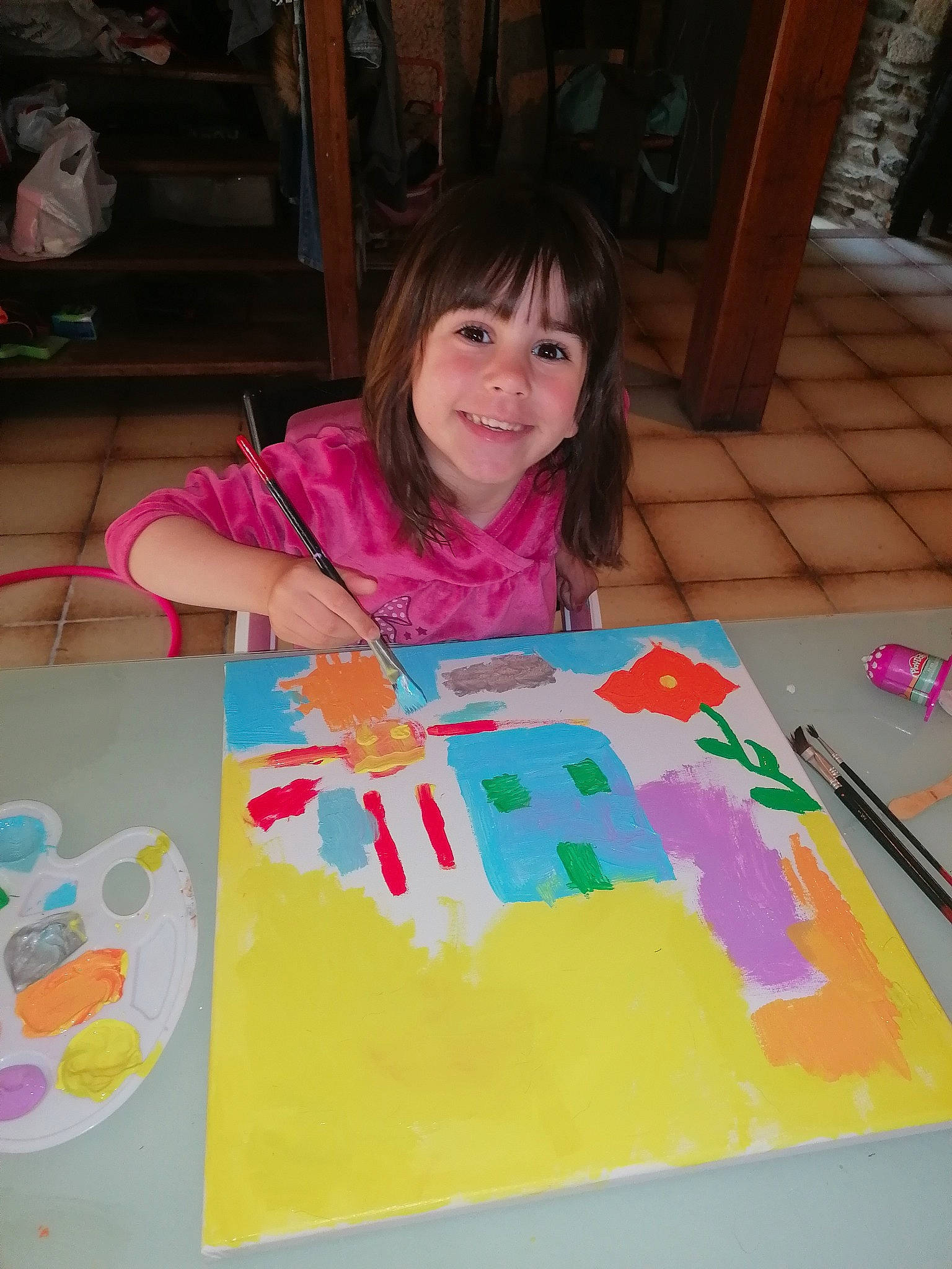 Tifenn a rejoint le concours — aidez-le/la à gagner de superbes lots ! art, child, child_art, joy, paper, person, play, writing_implement