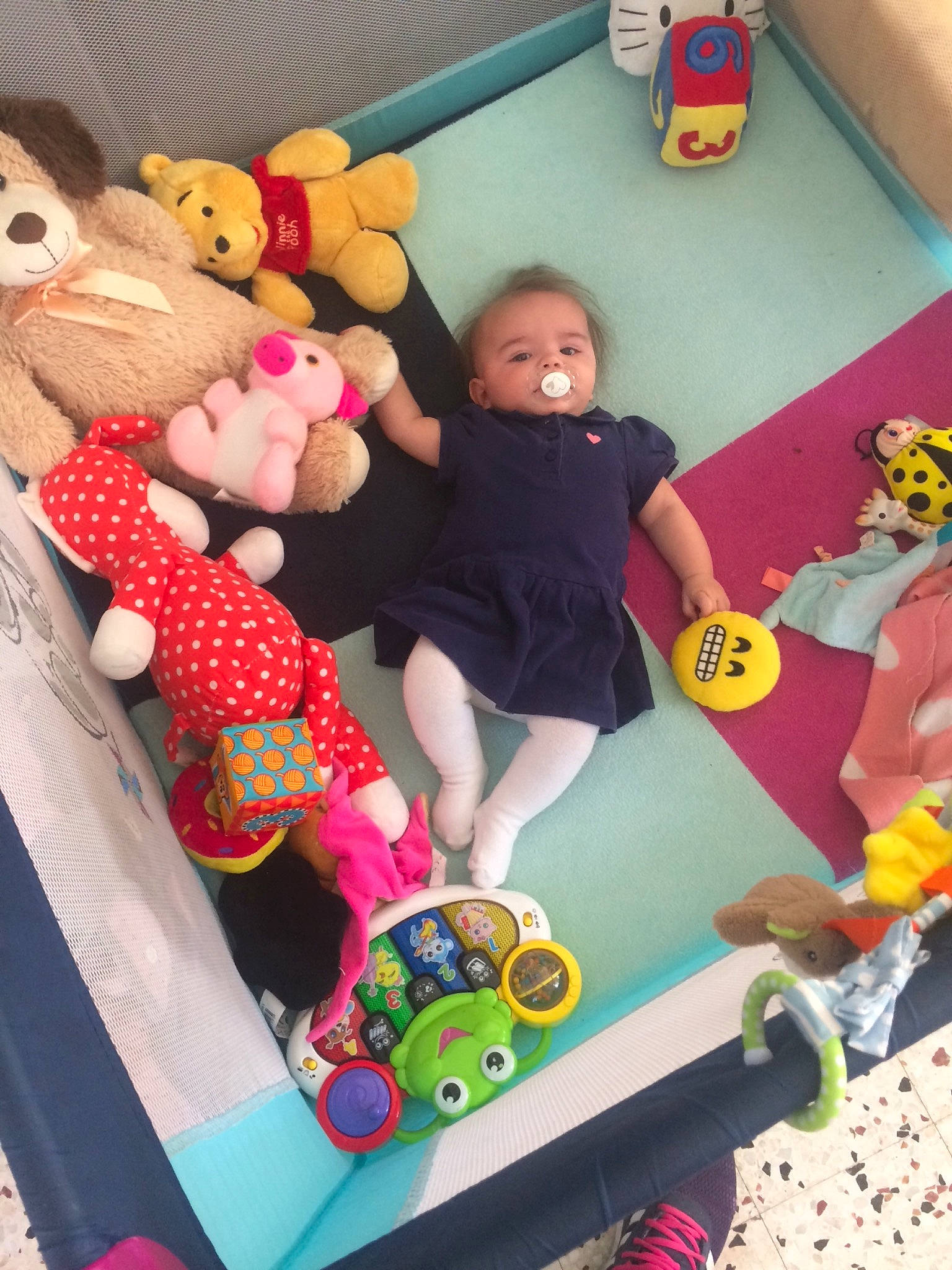 Alysson participe au concours pour gagner de l'argent avec cette photo : baby_products, baby_toys, child, footwear, fun, happy, joy, leisure, person, pink, plant, play, product, recreation, room, skin, stuffed_toy, teddy_bear, toddler, toy