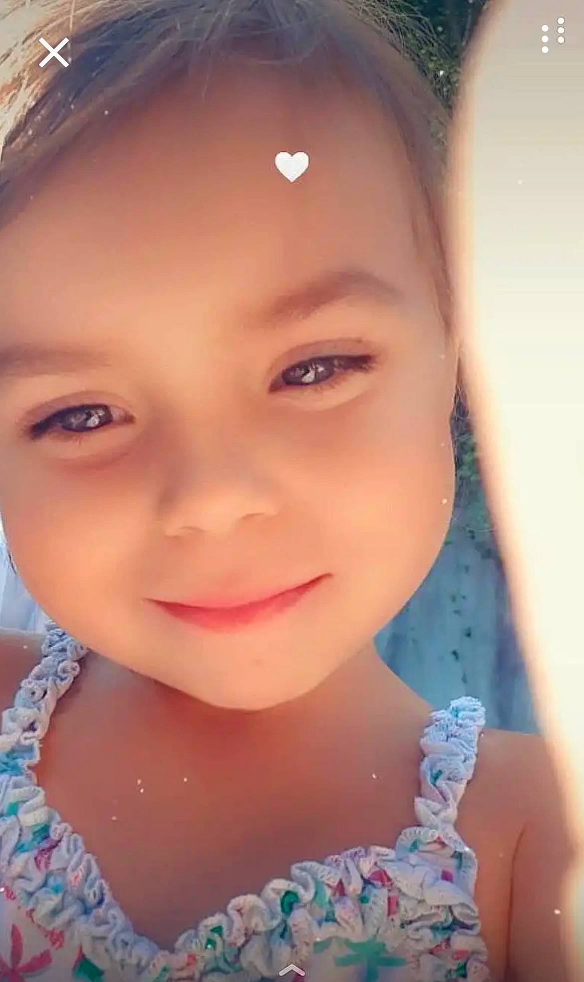 Kelya a rejoint le concours — aidez-le/la à gagner de superbes lots ! black_hair, cheek, child, chin, cool, eye, eyebrow, eyelash, flash_photography, forehead, fun, happy, iris, jaw, joy, lip, nose, person, pink, skin