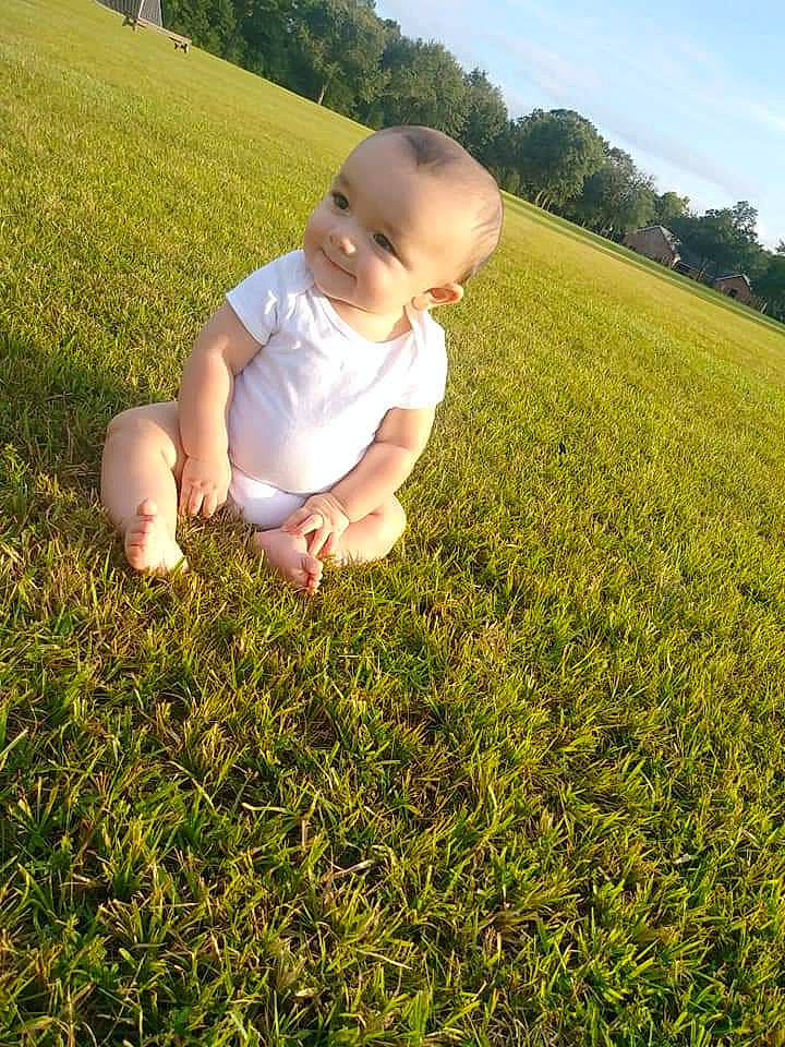 Noè is registered to the contest to win money with this photo: child, crop, farm, field, fodder, grass, grass_family, grassland, green, happy, joy, lawn, meadow, pasture, people_in_nature, person, plant, play, sky, summer