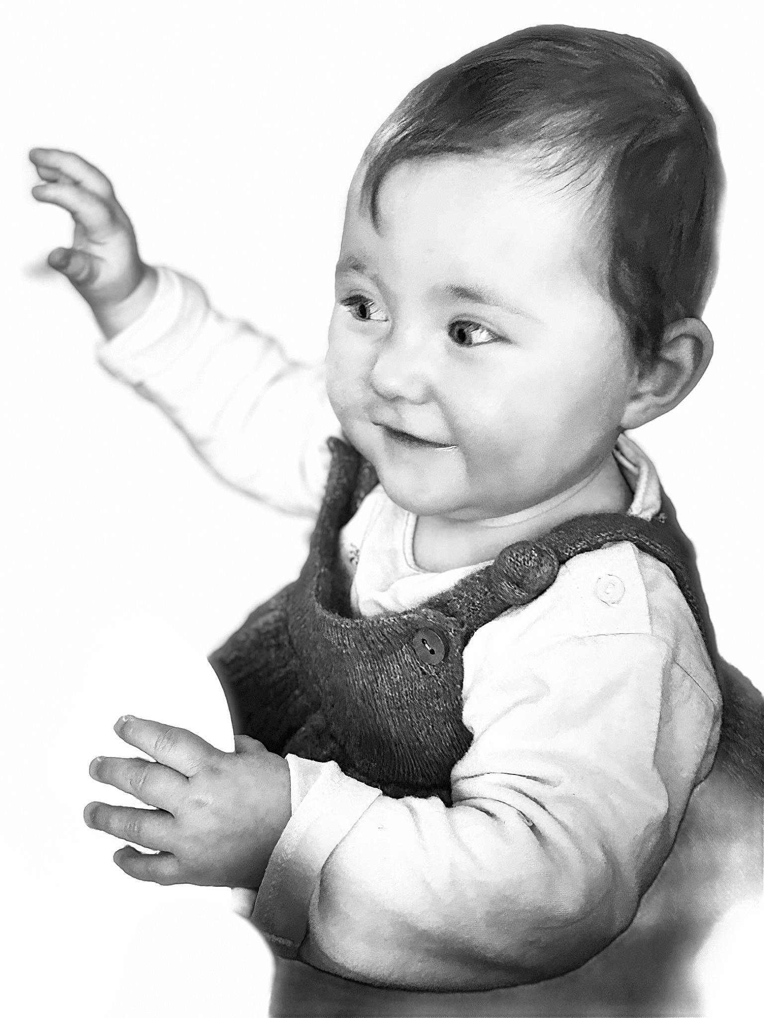 énola a rejoint le concours — aidez-le/la à gagner de superbes lots ! arm, baby, baby_toddler_clothing, black, black_and_white, cheek, ear, face, facial_expression, finger, flash_photography, gesture, hand, happy, person, sleeve, smile, standing, style, thumb