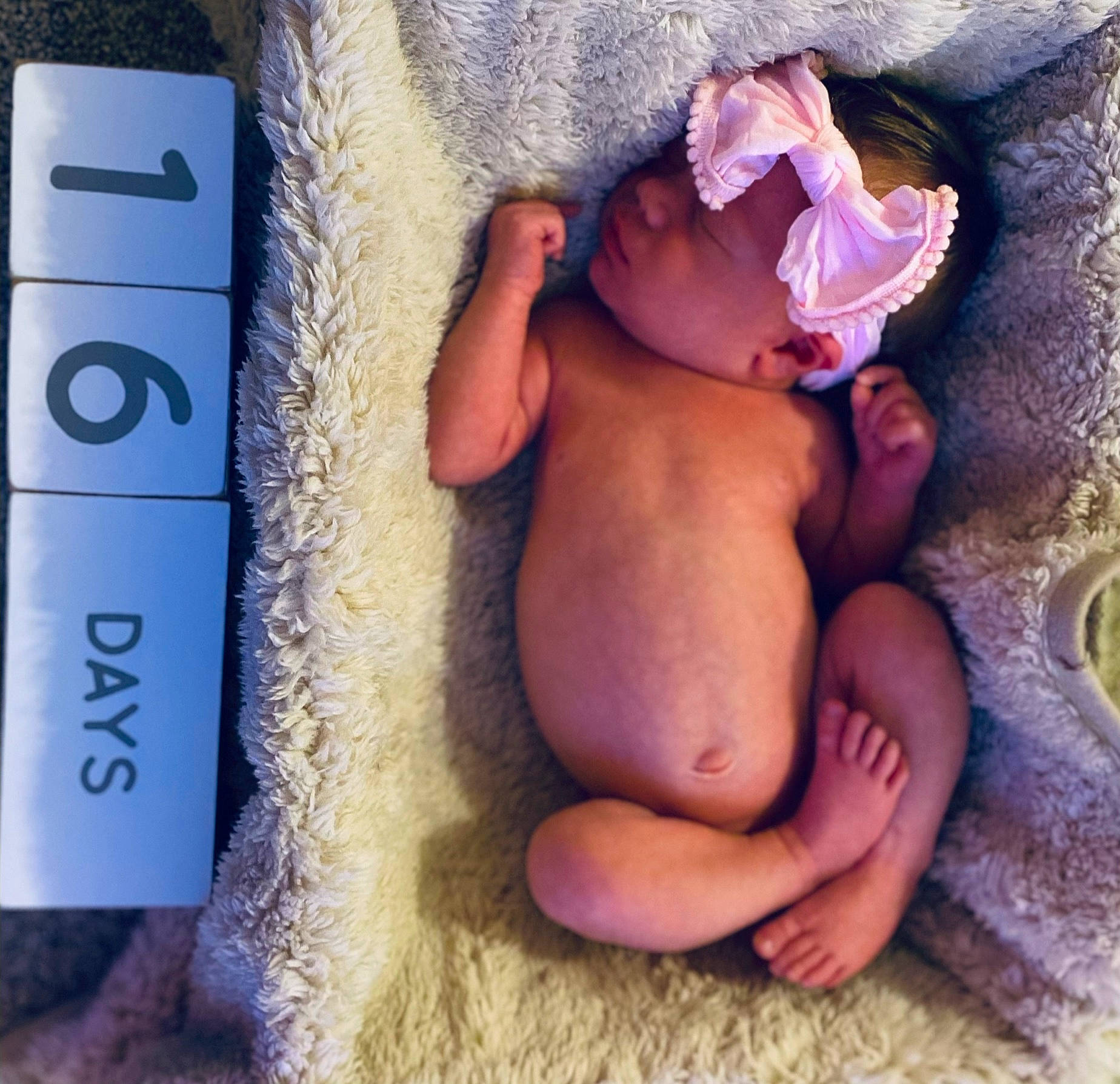 Lennix is registered to the contest to win money with this photo: baby, birth, child, headwear, leg, person, photography