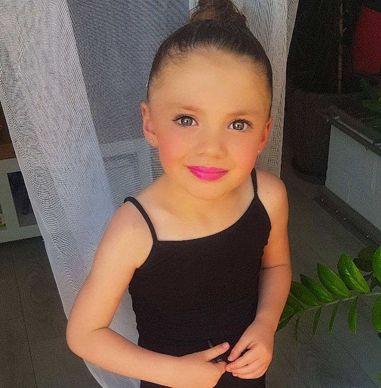 Noa a rejoint le concours — aidez-le/la à gagner de superbes lots ! arm, cheek, child, child_model, forehead, girl, head, human_hair_color, joy, neck, person, shoulder, smile, toddler