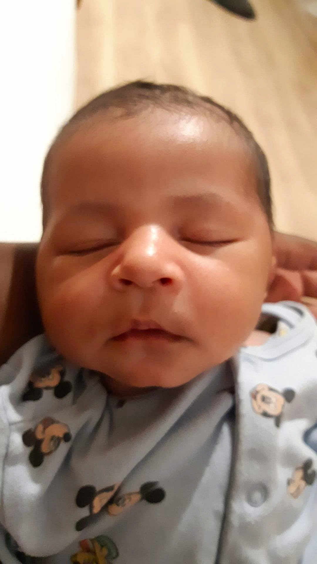 Maël participe au concours pour gagner de l'argent avec cette photo : baby, sleeping, close_up, face, infant, child, blue_clothing, cartoon_print, peaceful, young, portrait, indoors, soft_lighting, cute, newborn, person, head, skin, eyelids, mouth