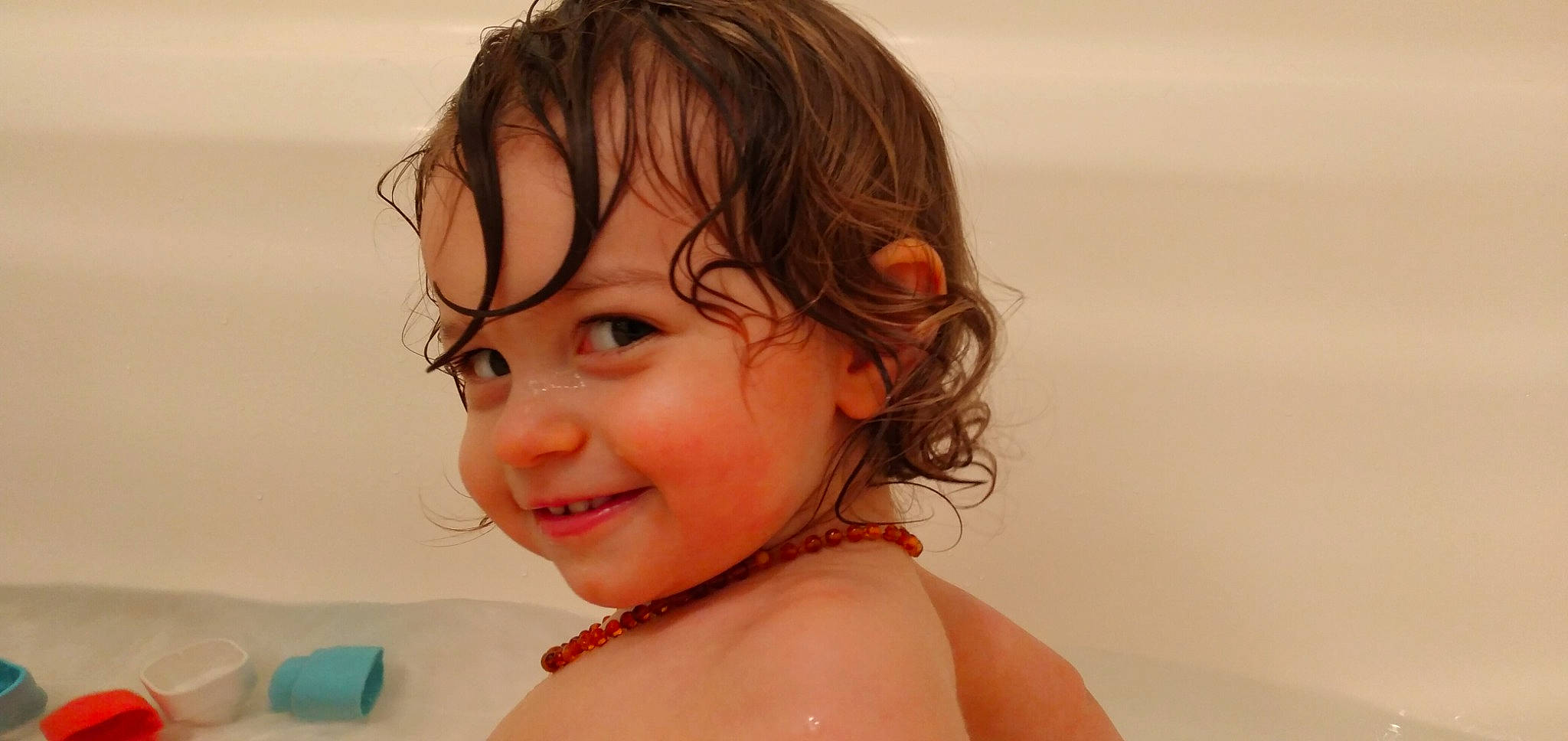 Joy participe au concours pour gagner de l'argent avec cette photo : bathing, cheek, ear, eye, eyebrow, eyelash, face, forehead, hair, happy, headwear, jaw, joy, lip, mouth, muscle, neck, nose, person, shoulder
