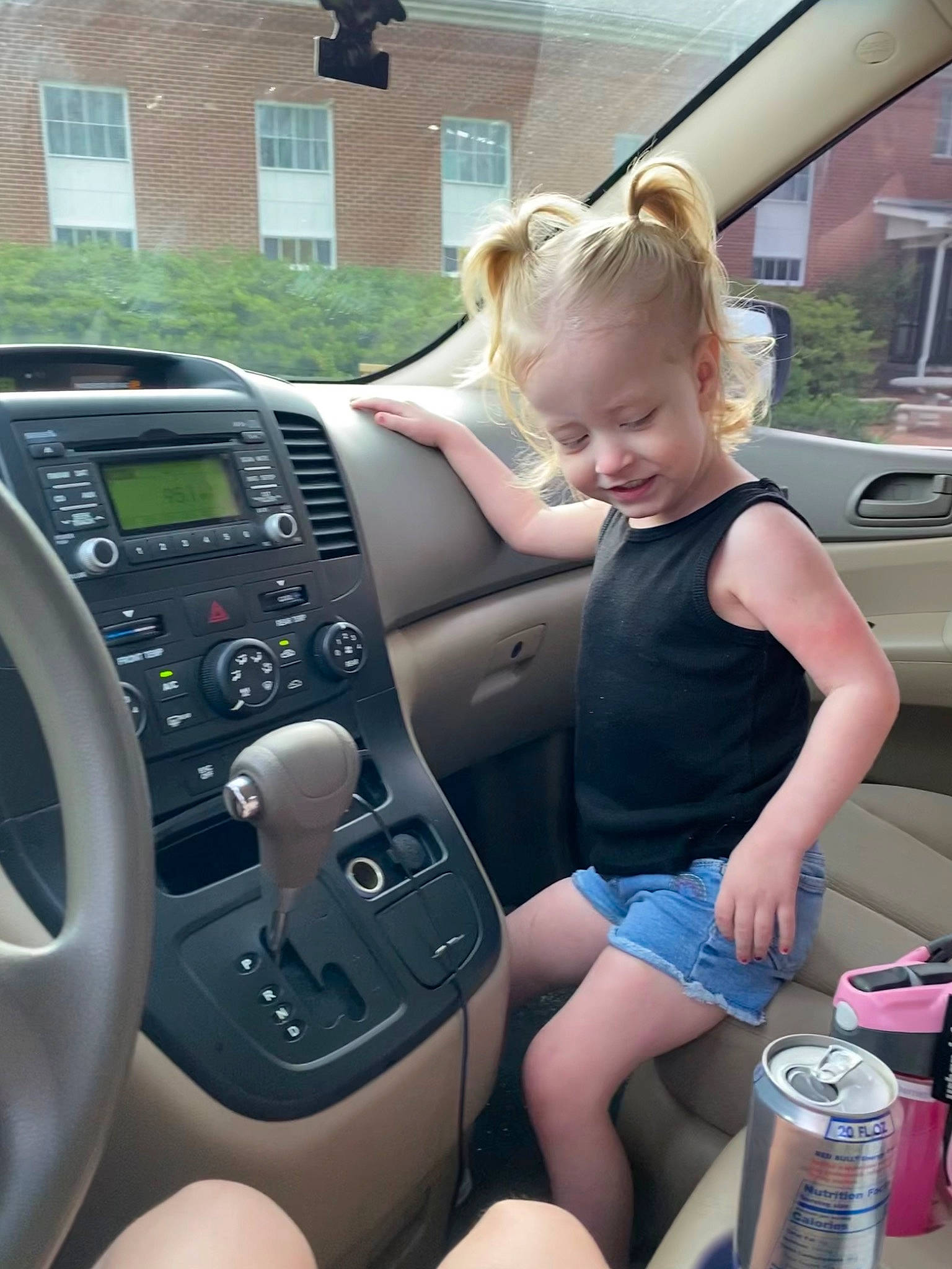 Annabella is registered to the contest to win money with this photo: auto_part, automotive_design, automotive_exterior, car, car_seat, center_console, child, family_car, human_leg, luxury_vehicle, motor_vehicle, person, personal_luxury_car, plant, radio, steering_part, steering_wheel, tin_can, toddler, vehicle