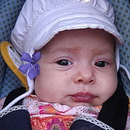 Maëlly participe au concours pour gagner de l'argent avec cette photo : baby, child, hat, flower, car_seat, clothing, face, headwear, infant, seatbelt, patterned, pink, purple, white, portrait, closeup, person, cute, young, soft_lighting