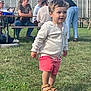 Lucas a rejoint le concours — aidez-le/la à gagner de superbes lots ! adult, bench, casual_clothing, child, conversation, daytime, grass, greenhouse, hoodie, nature, outdoor, park, people, relaxation, sandal, shorts, smile, social_gathering, sunlight, toddler