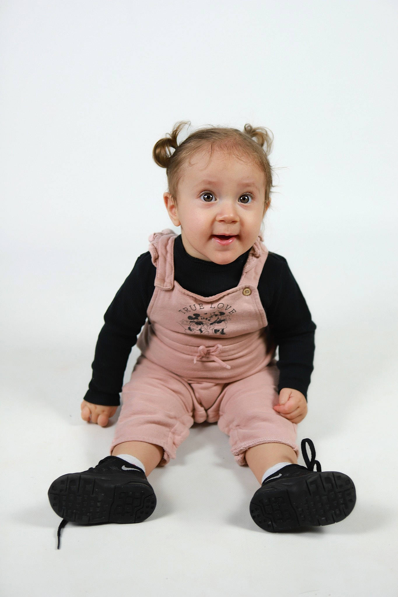 Shayanna a rejoint le concours — aidez-le/la à gagner de superbes lots ! baby, baby_products, baby_toddler_clothing, baby_toys, cheek, child, collar, fashion_accessory, flash_photography, fun, fur, gesture, happy, head, person, play, portrait_photography, sitting, sleeve, smile