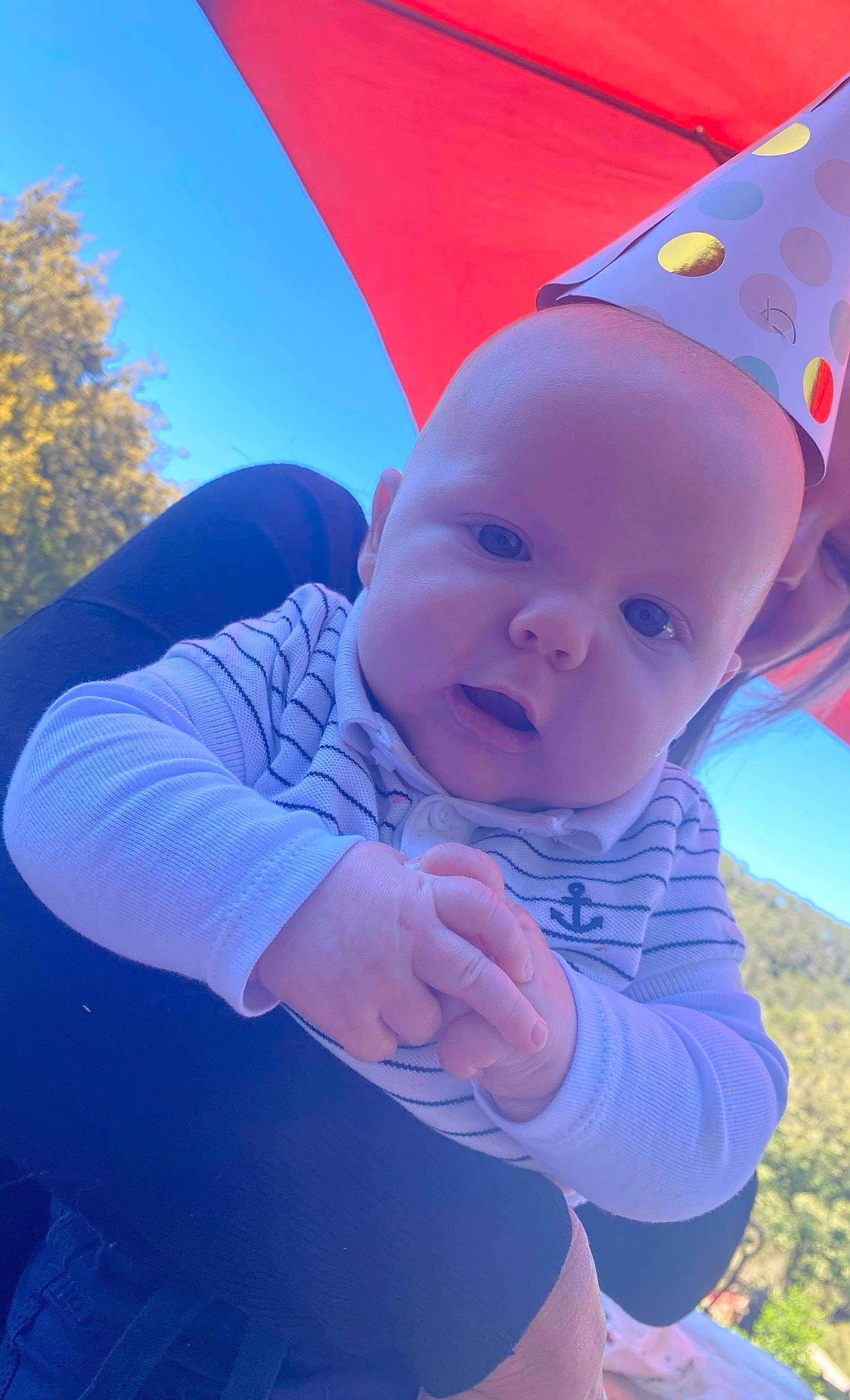 Matteo participe au concours pour gagner de l'argent avec cette photo : azure, baby, baby_toddler_clothing, blue, eye, face, gesture, grass, happy, head, human_body, people_in_nature, person, pink, plant, purple, red, sky, smile, toddler