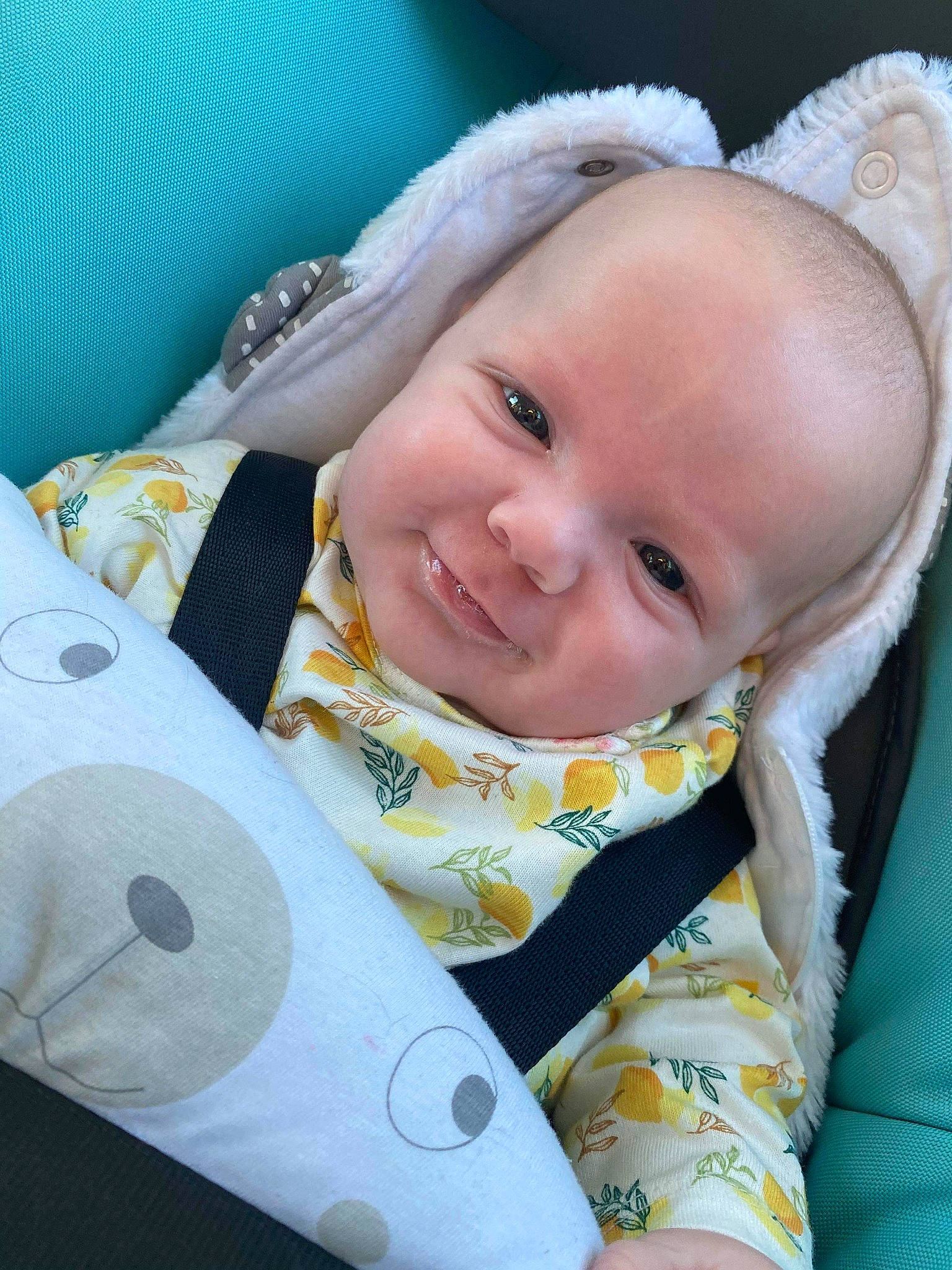 Matteo participe au concours pour gagner de l'argent avec cette photo : baby, baby_toddler_clothing, cheek, child, chin, comfort, eye, face, happy, head, iris, lip, nose, outerwear, person, skin, sleeve, smile, textile, toddler