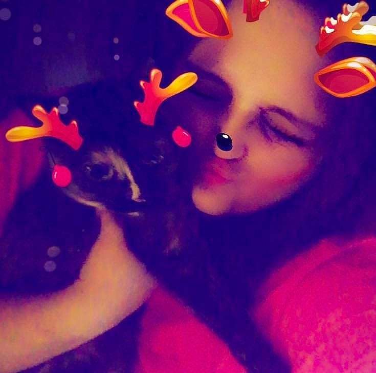 Kiki is registered to the contest to win money with this photo: artist, cloud, cool, ear, eye, eyebrow, eyelash, finger, gesture, hair, happy, head, lip, magenta, mouth, nail, petal, pink, plant, purple