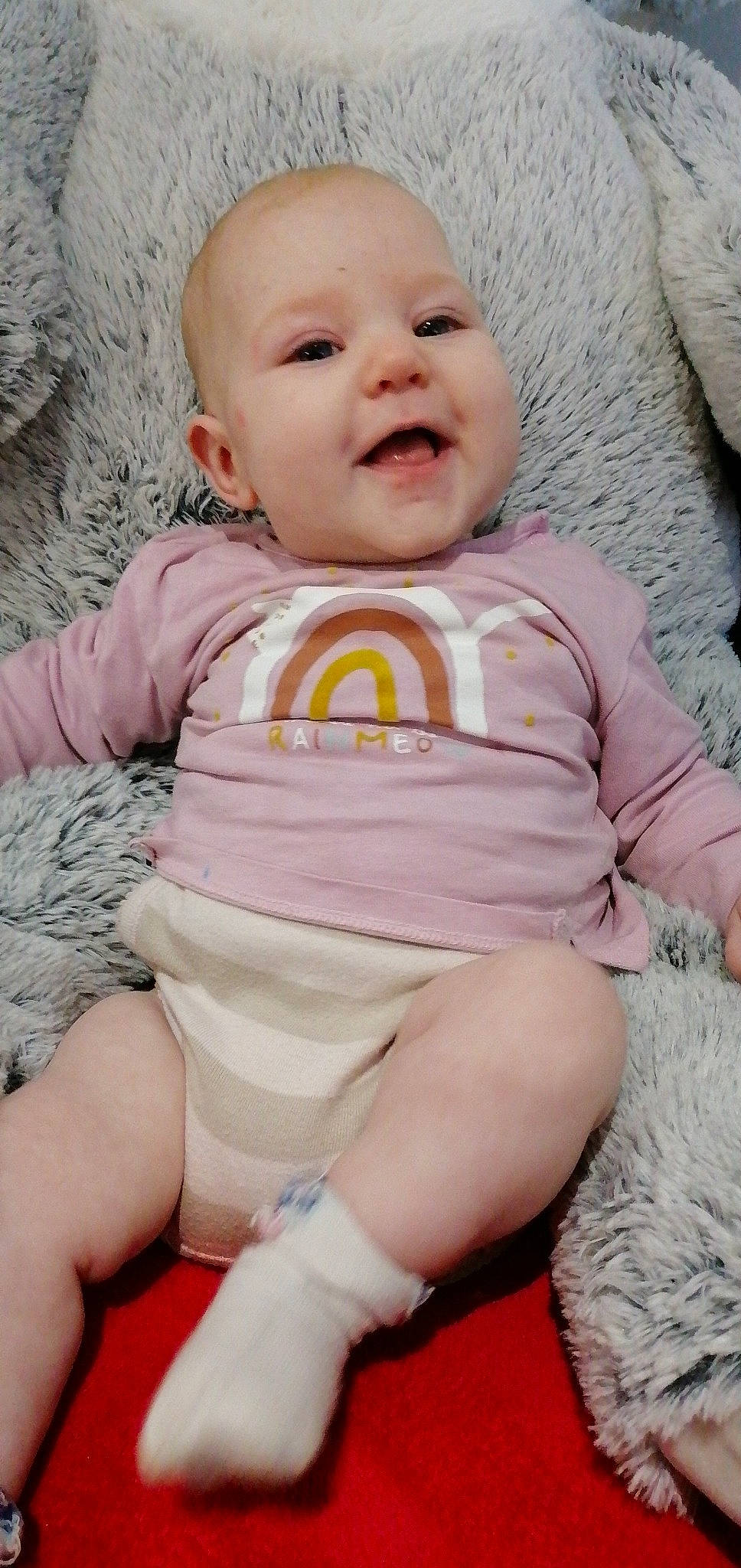 Capucine participe au concours pour gagner de l'argent avec cette photo : baby_toddler_clothing, cheek, dress, eye, face, happy, head, human_body, lip, mouth, nose, organ, person, photograph, pink, skin, sleeve, smile, stomach, textile