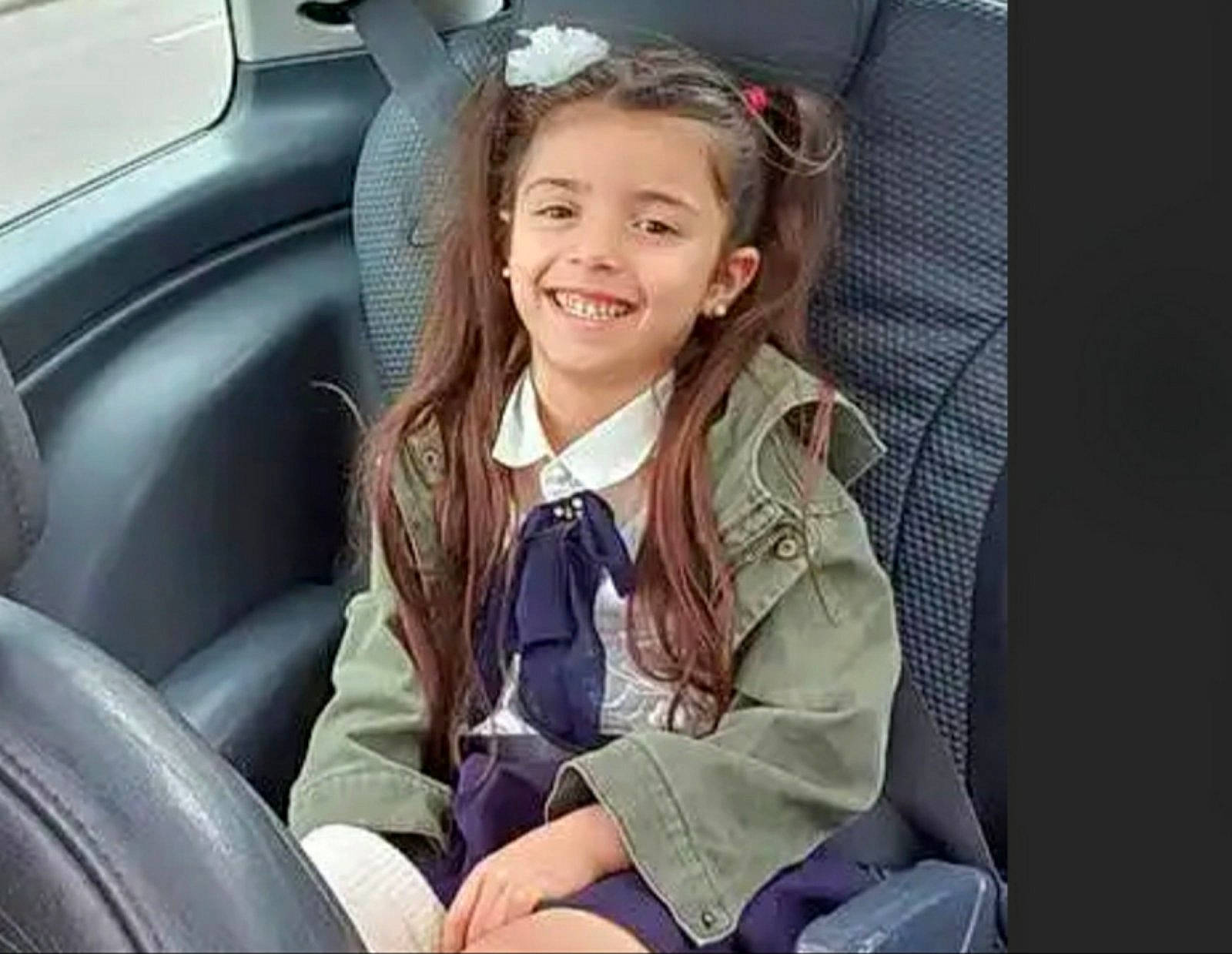 Milena participe au concours pour gagner de l'argent avec cette photo : auto_part, baby_in_car_seat, car_seat, car_seat_cover, child, ear, facial_expression, family_car, fun, head_restraint, joy, long_hair, neck, person, seat_belt, sitting, smile, steering_wheel, toddler, vehicle