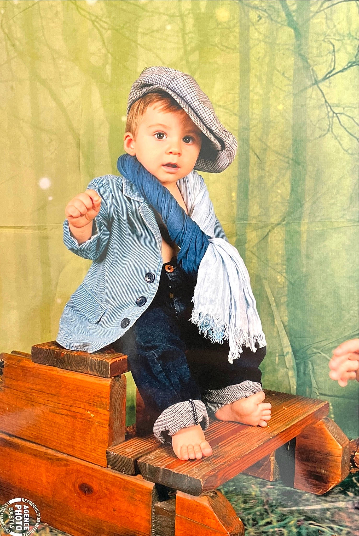 Marc-antoine participe au concours pour gagner de l'argent avec cette photo : art, child, child_model, denim, doll, fashion_accessory, leisure, painting, person, portrait, portrait_photography, sitting, surprise, toddler, vintage_clothing, visual_arts, wood, wool