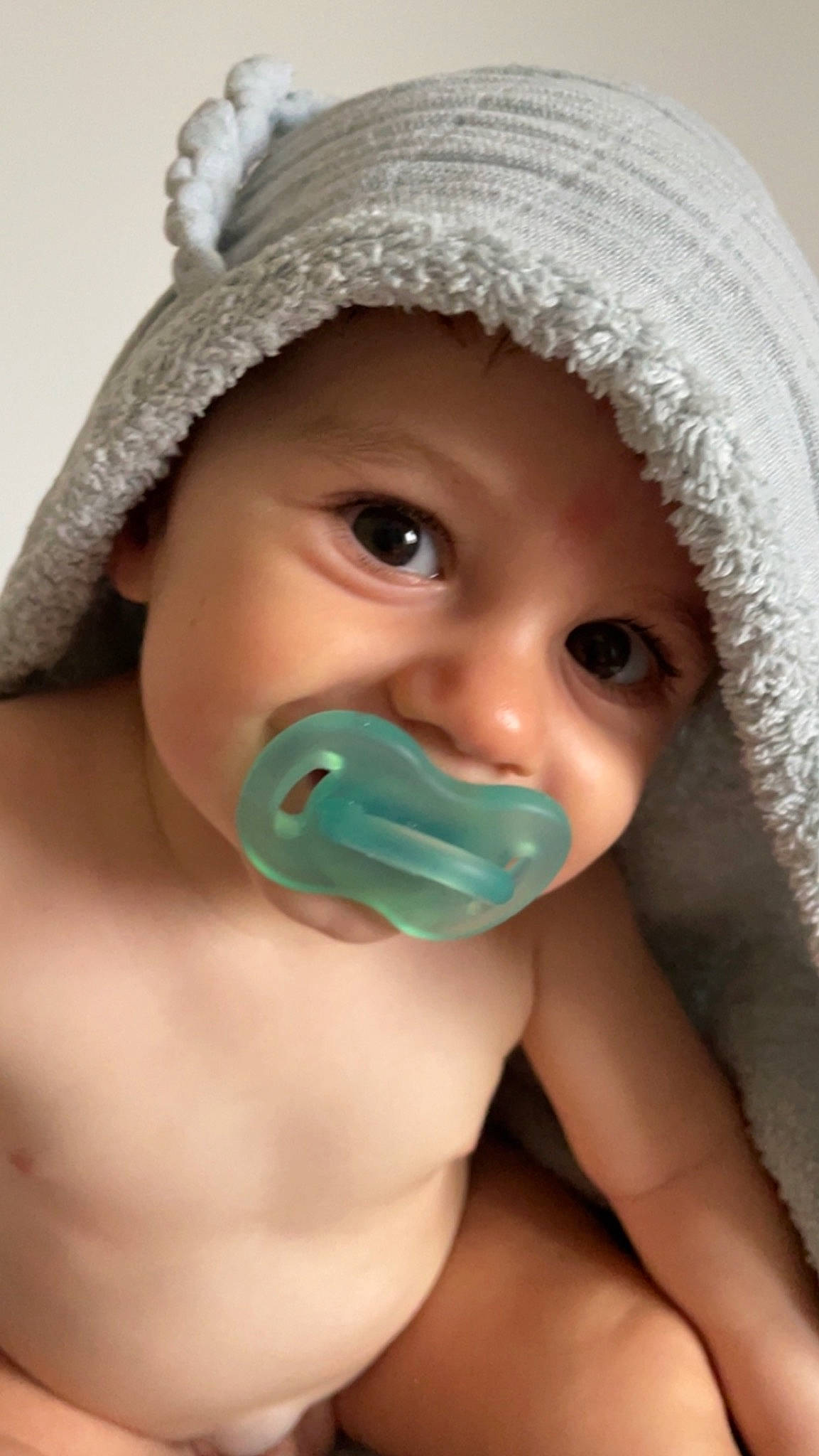 Marc-antoine participe au concours pour gagner de l'argent avec cette photo : baby, baby_toddler_clothing, cap, cheek, child, chin, drinkware, eye, eyebrow, eyelash, face, facial_expression, headgear, headwear, lip, mouth, neck, nose, organ, person
