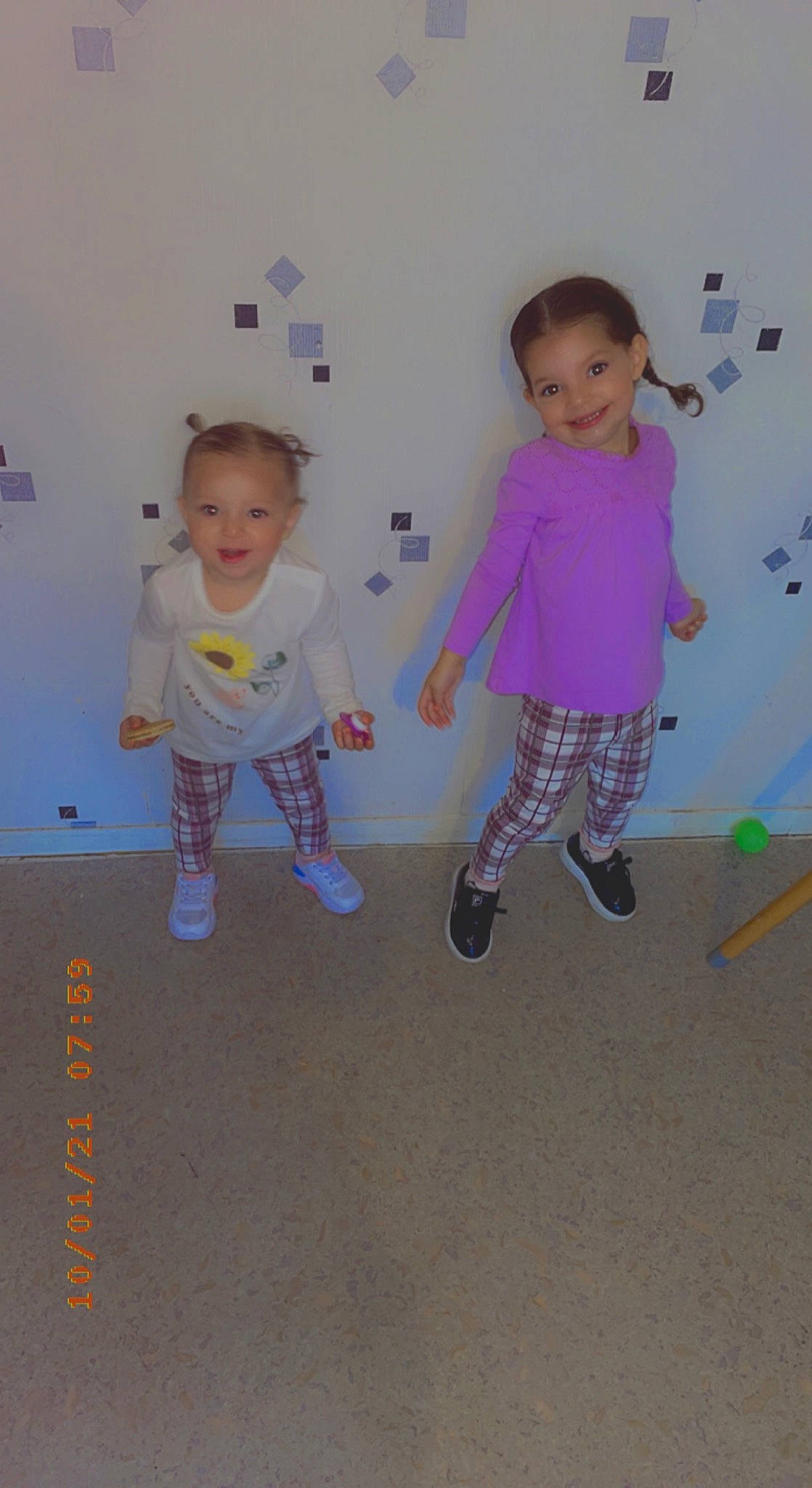 Isra participe au concours pour gagner de l'argent avec cette photo : art, baby, baby_toddler_clothing, child, face, facial_expression, fun, gesture, happy, joint, joy, magenta, pattern, person, pink, play, room, sleeve, smile, standing