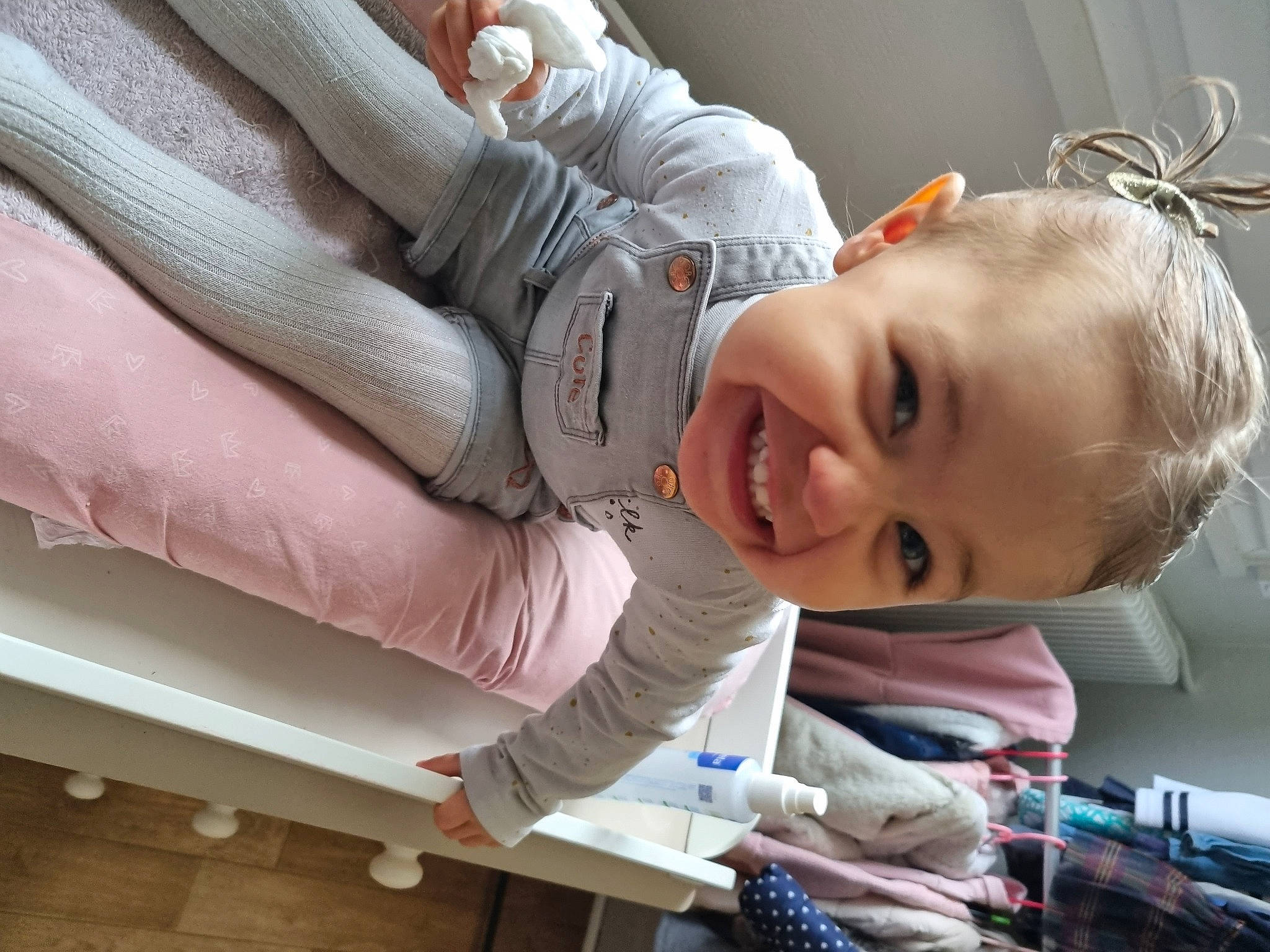 Myla participe au concours pour gagner de l'argent avec cette photo : baby, baby_products, baby_toddler_clothing, cheek, child, comfort, eye, facial_expression, fun, happy, joy, mammal, mouth, nose, person, product, skin, sleeve, smile, textile