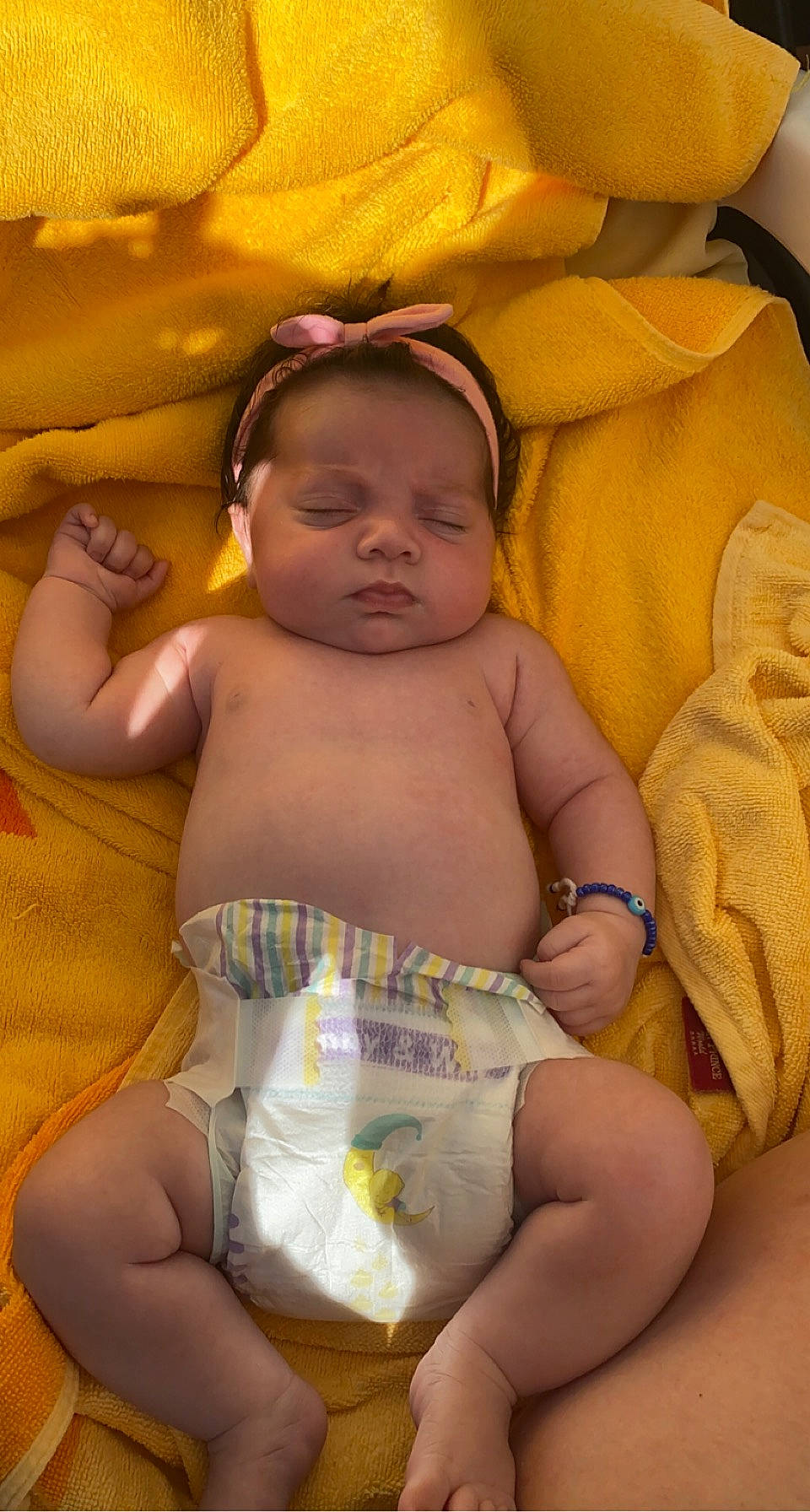 Ova a rejoint le concours — aidez-le/la à gagner de superbes lots ! abdomen, baby, cheek, chest, comfort, eye, finger, happy, head, human_body, iris, mouth, person, product, skin, stomach, thigh, thumb, toddler, trunk