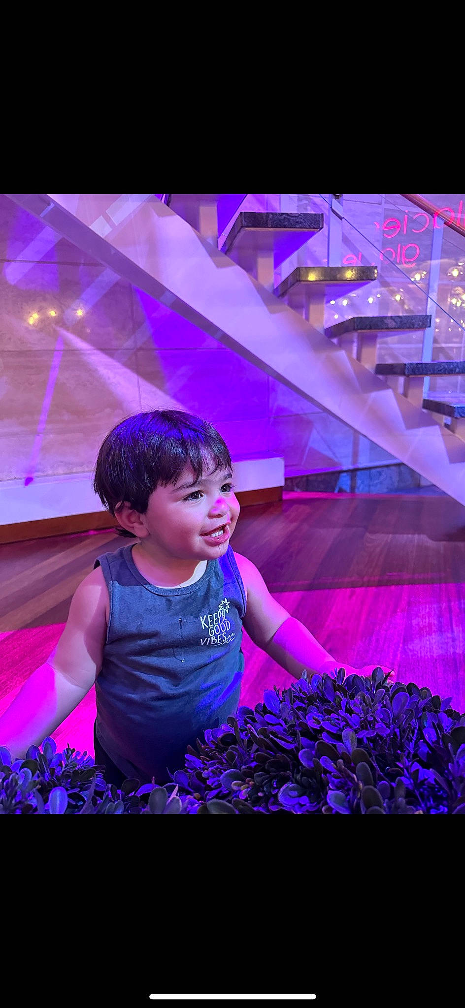 Legend is registered to the contest to win money with this photo: electric_blue, entertainment, event, flash_photography, flower, fun, happy, human, leisure, magenta, performance, performing_arts, person, petal, pink, plant, purple, t_shirt, toddler, violet