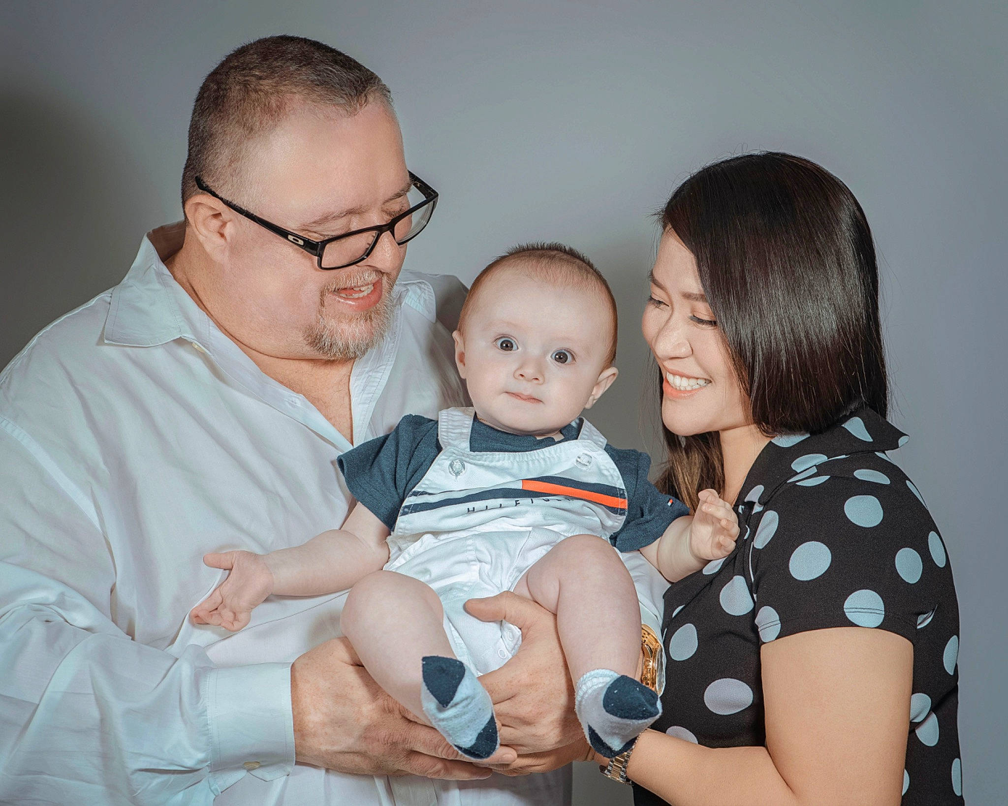 Harry joined the competition — help win amazing prizes! arm, baby, baby_toddler_clothing, child, comfort, couch, event, eye, face, finger, flash_photography, fun, glasses, happy, iris, joy, people, person, playing_with_kids, skin