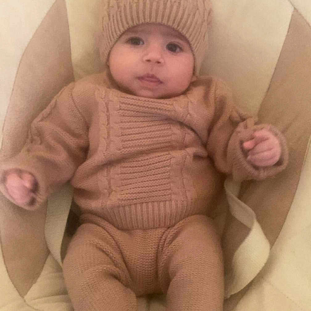 Wael participe au concours pour gagner de l'argent avec cette photo : baby, bed, blanket, bonnet, cap, clothing, crib, cushion, face, furniture, hat, head, homedecor, infantbed, knitwear, newborn, person, photography, portrait, sweater