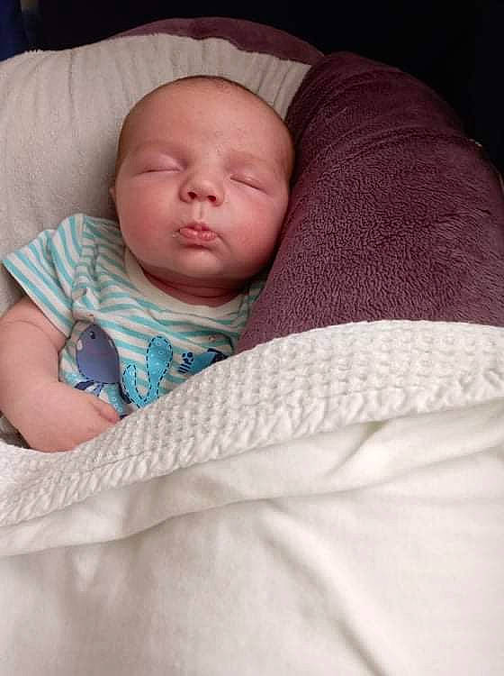 Raphaël a rejoint le concours — aidez-le/la à gagner de superbes lots ! baby, baby_sleeping, baby_toddler_clothing, bedtime, cheek, child, chin, comfort, eye, eyebrow, face, head, human_body, iris, linens, mouth, nose, person, skin, textile