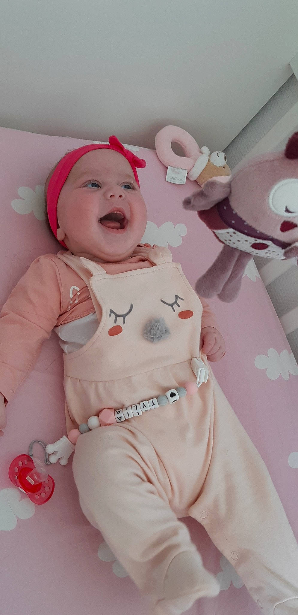 Tylia participe au concours pour gagner de l'argent avec cette photo : baby, cheek, child, facial_expression, person, pink, skin, smile, toddler