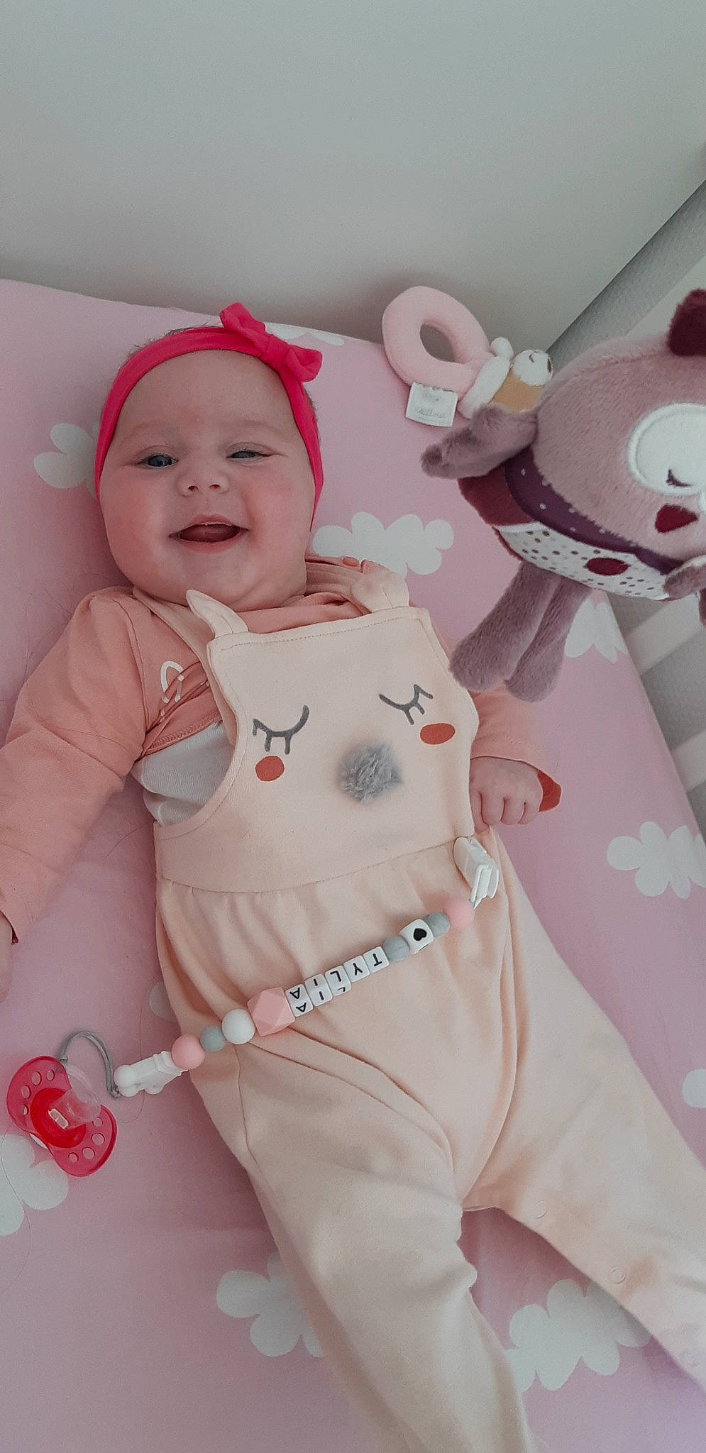 Tylia participe au concours pour gagner de l'argent avec cette photo : baby, baby_products, baby_toddler_clothing, cheek, child, person, pink, product, skin, smile, toddler