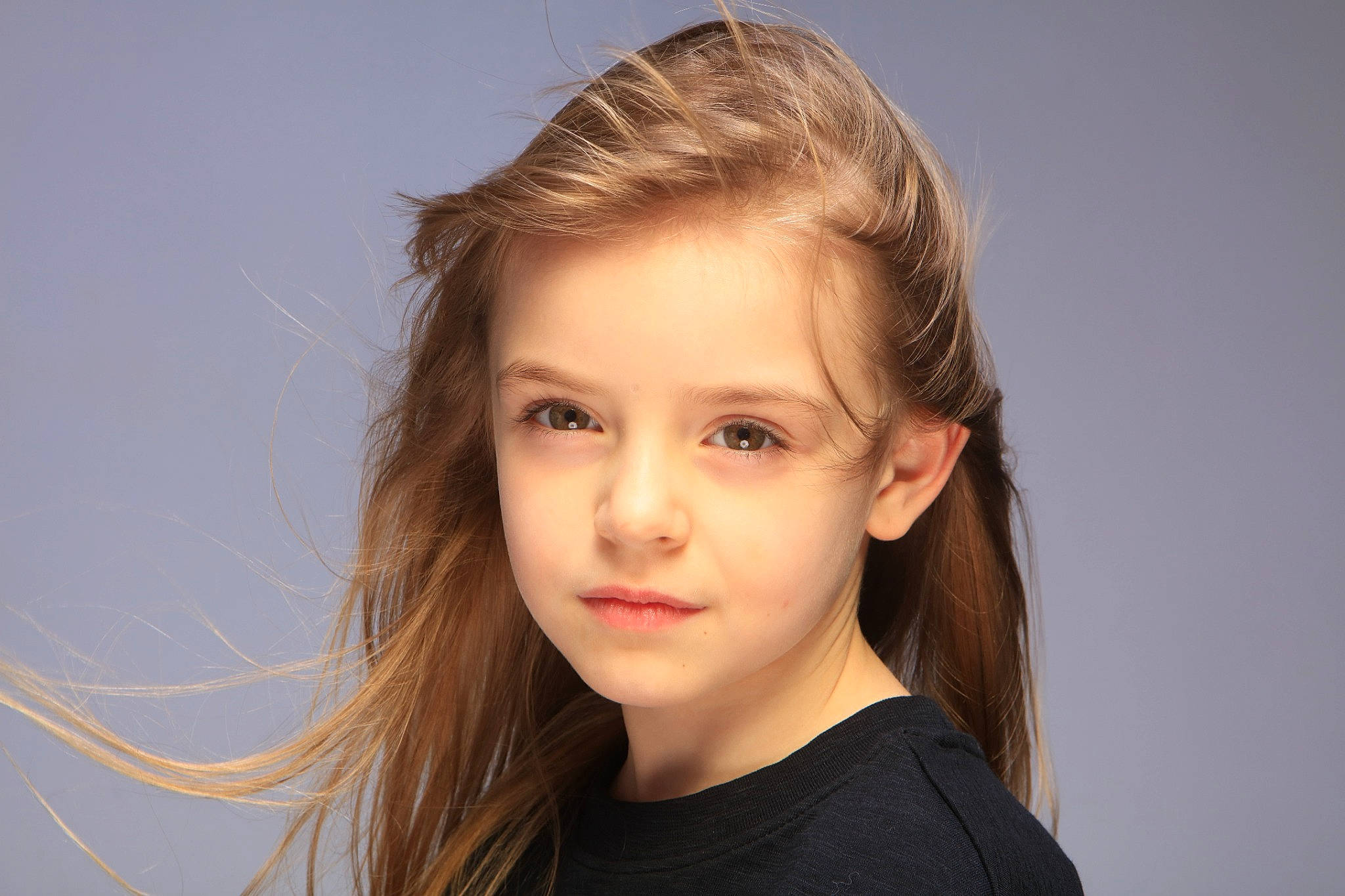 Julie participe au concours pour gagner de l'argent avec cette photo : blond, brown_hair, electric_blue, eyebrow, eyelash, face, fashion_accessory, flash_photography, forehead, hair_coloring, happy, headpiece, jaw, layered_hair, lip, nose, person, portrait_photography, sky, surfer_hair