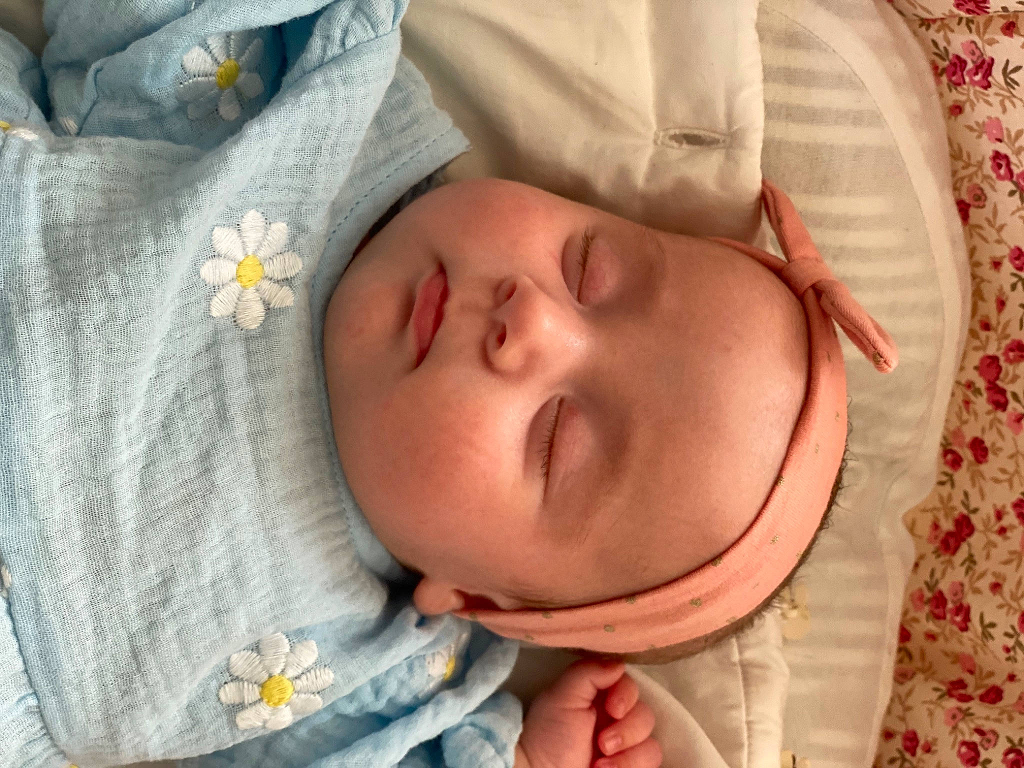 Louisa participe au concours pour gagner de l'argent avec cette photo : baby, baby_sleeping, baby_toddler_clothing, bedtime, cheek, child, close_up, comfort, eye, eyelash, head, human_body, linens, lip, mouth, nap, nose, person, skin, sleeve