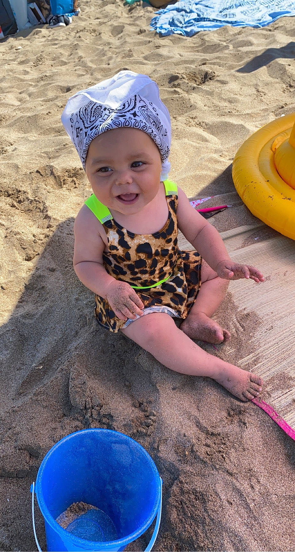 Shayline participe au concours pour gagner de l'argent avec cette photo : baby, baby_toddler_clothing, beach, blue, cap, child, fun, happy, headwear, joy, leisure, light, people_in_nature, people_on_beach, person, photograph, recreation, sand, smile, summer
