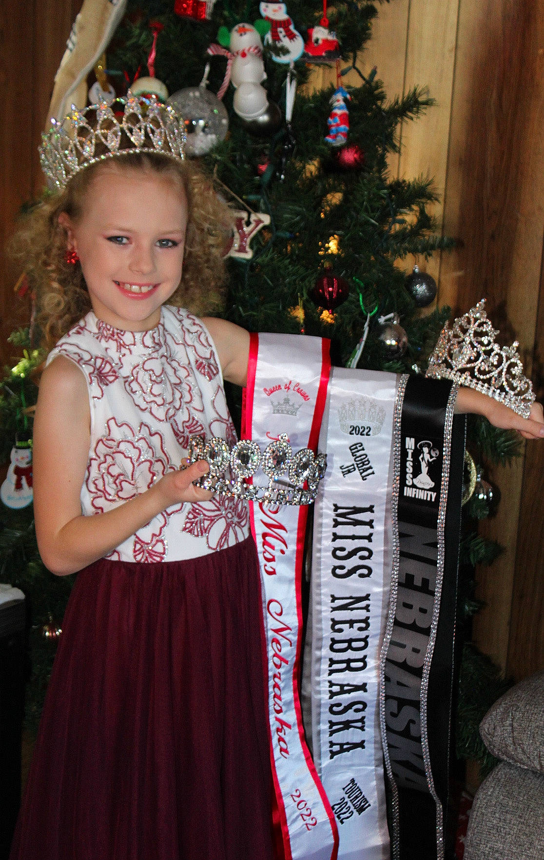 Izabell is registered to the contest to win money with this photo: black, christmas, christmas_decoration, christmas_ornament, christmas_tree, embellishment, event, fashion_design, formal_wear, fun, happy, holiday, holiday_ornament, jewellery, joy, ornament, person, red, sleeve, smile