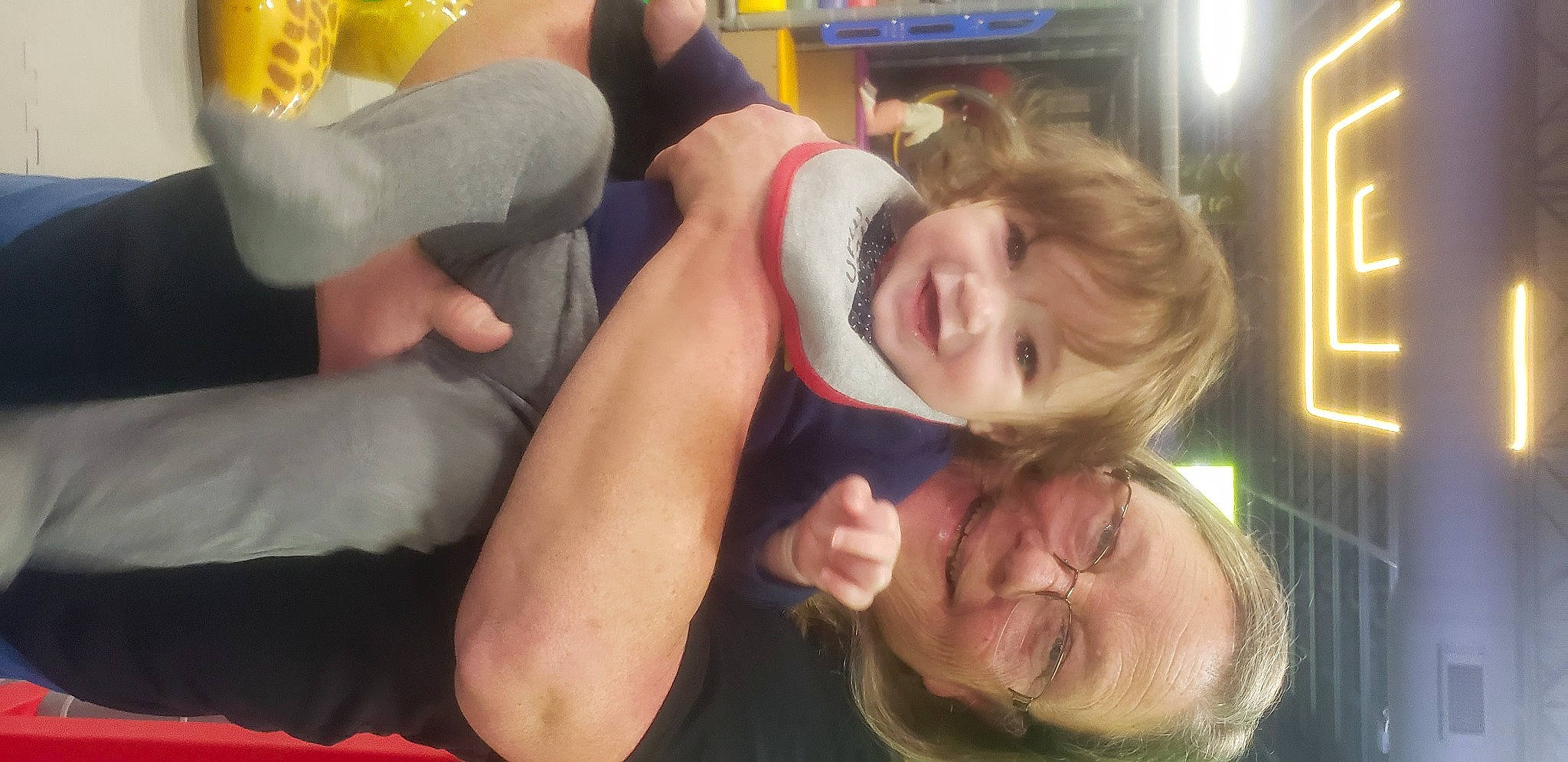 Noah is registered to the contest to win money with this photo: abdomen, chest, comfort, elbow, event, finger, fun, gesture, happy, human_leg, joy, knee, leisure, mouth, muscle, person, room, shoulder, smile, t_shirt