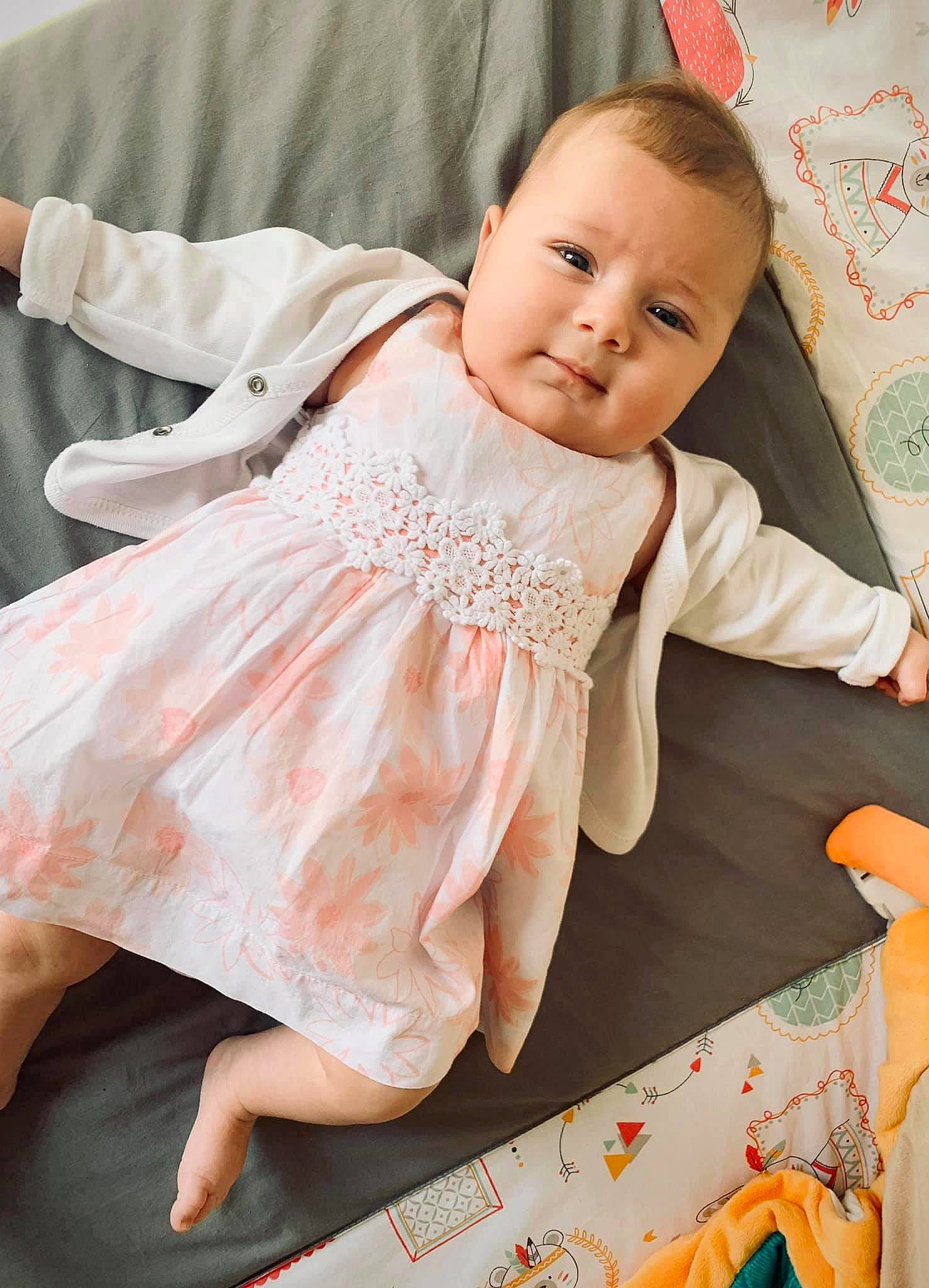 Charlie participe au concours pour gagner de l'argent avec cette photo : baby, baby_products, baby_toddler_clothing, child, person, pink, product, sitting, smile, toddler