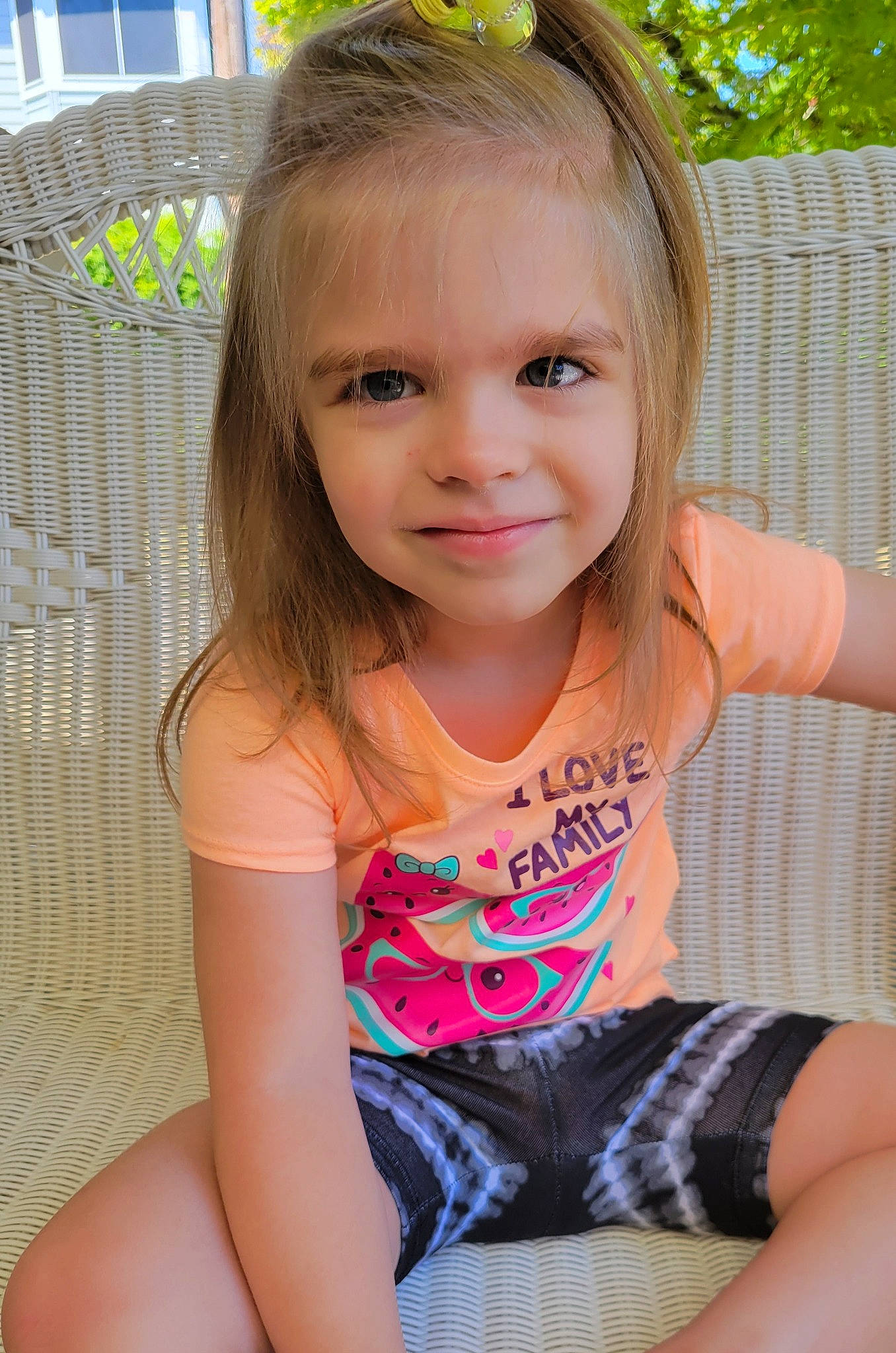 Holland is registered to the contest to win money with this photo: arm, chin, finger, grass, hair, hairstyle, happy, head, iris, joy, leisure, lip, mouth, muscle, neck, organ, person, pink, skin, smile