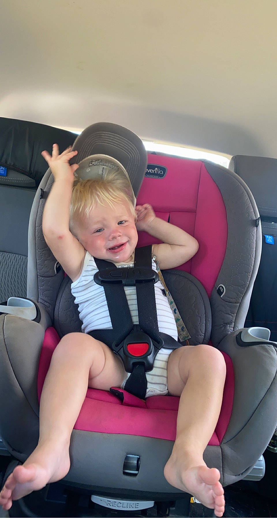 Gunnar is registered to the contest to win money with this photo: air_travel, airline, auto_part, automotive_design, baby, car_seat, car_seat_cover, comfort, family_car, fun, head_restraint, joy, leisure, luxury_vehicle, motor_vehicle, person, personal_luxury_car, seat_belt, sitting, smile