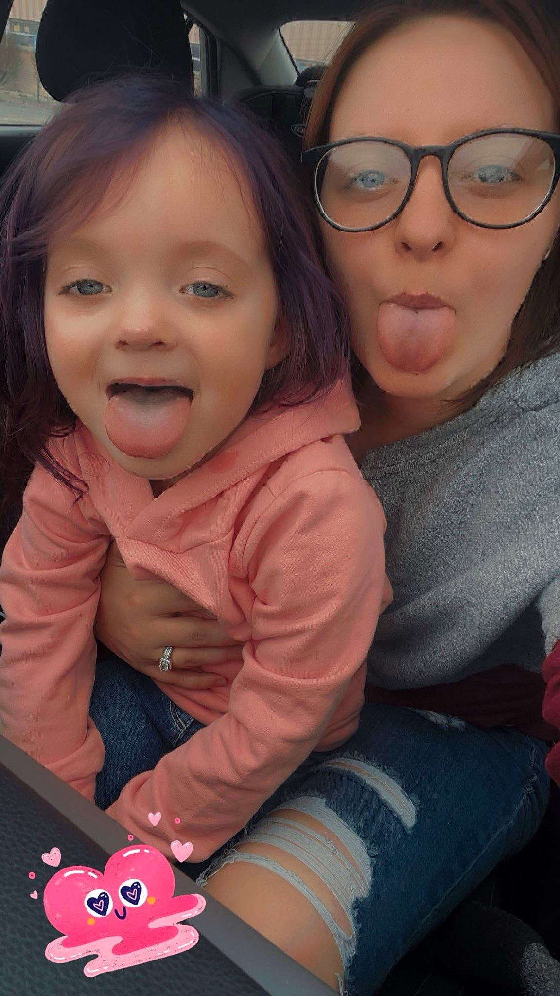 Mila is registered to the contest to win money with this photo: cheek, chin, eye, face, facial_expression, glasses, hair, hairstyle, hand, happy, head, lip, mammal, mouth, nose, organ, person, photograph, skin, smile