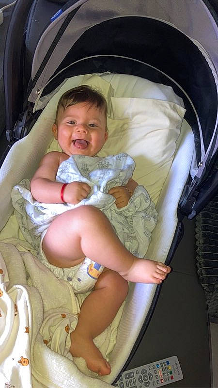 Liam participe au concours pour gagner de l'argent avec cette photo : arm, baby, baby_safety, baby_toddler_clothing, cheek, comfort, eye, facial_expression, finger, hand, human_body, lap, leg, mouth, person, product, skin, smile, thigh, thumb