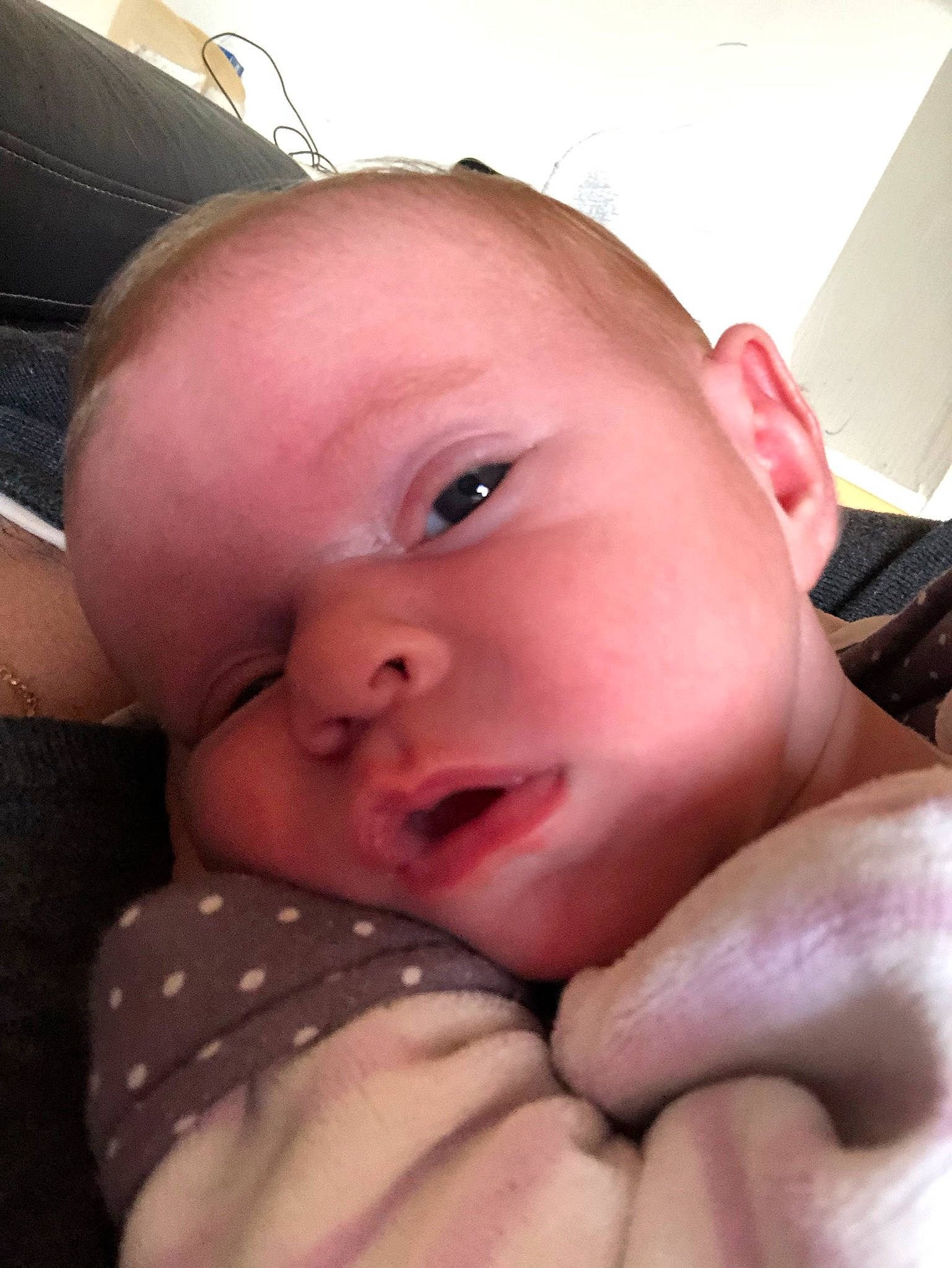 Mya participe au concours pour gagner de l'argent avec cette photo : baby, cheek, ear, eye, eyebrow, eyelash, face, finger, gesture, hand, happy, human_body, iris, lip, mouth, muscle, nose, organ, person, skin